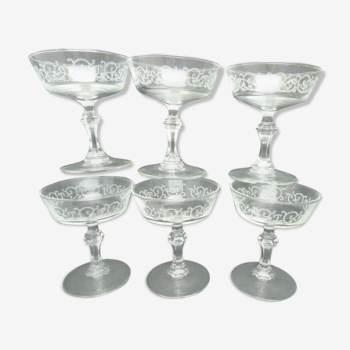 6 coupes à champagne sur pied, verre gravé d'arabesques, Art Nouveau