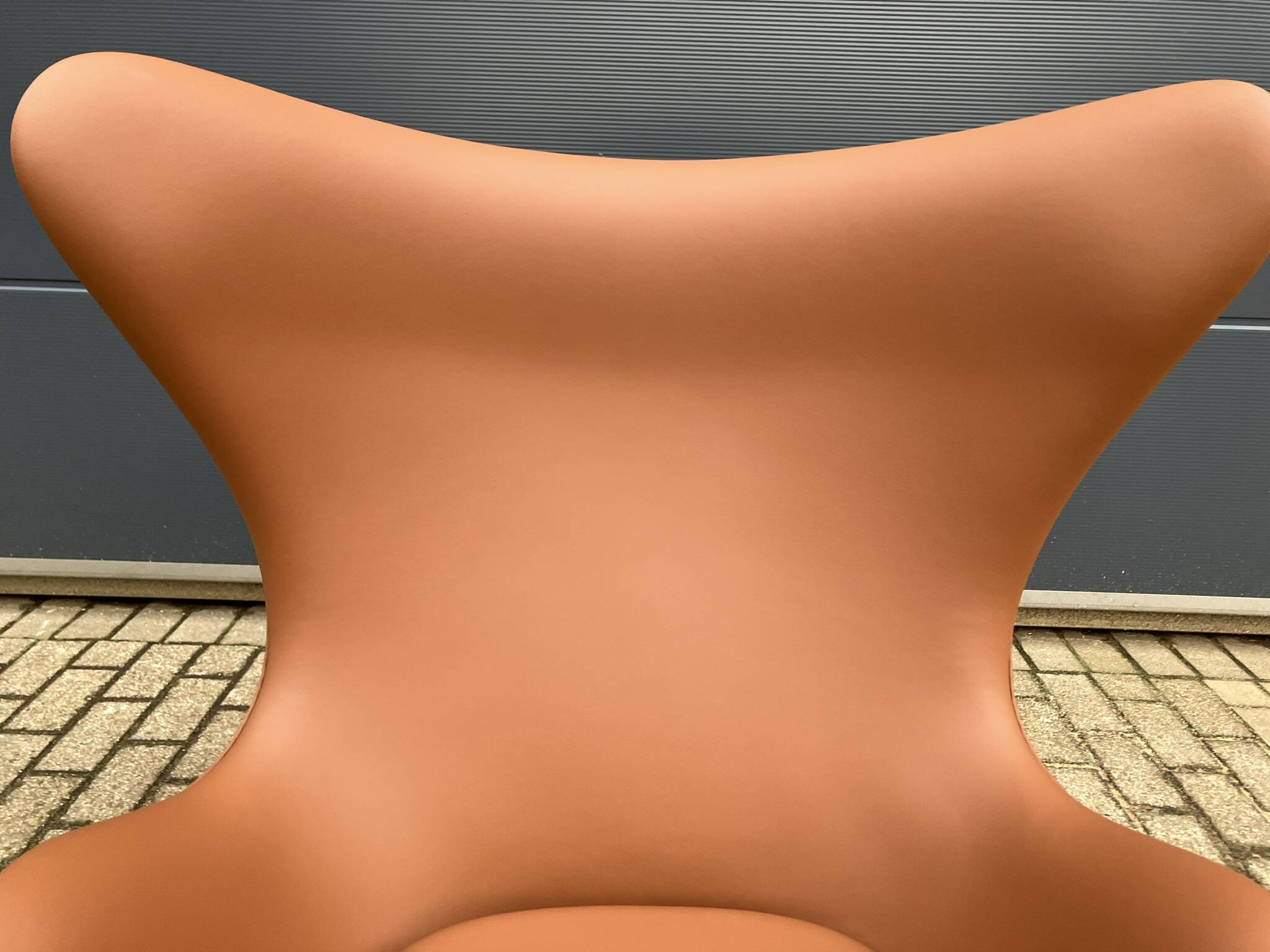 Fritz Hansen Egg chair by Arne Jacobsen in Cognac leather, NEW condition!