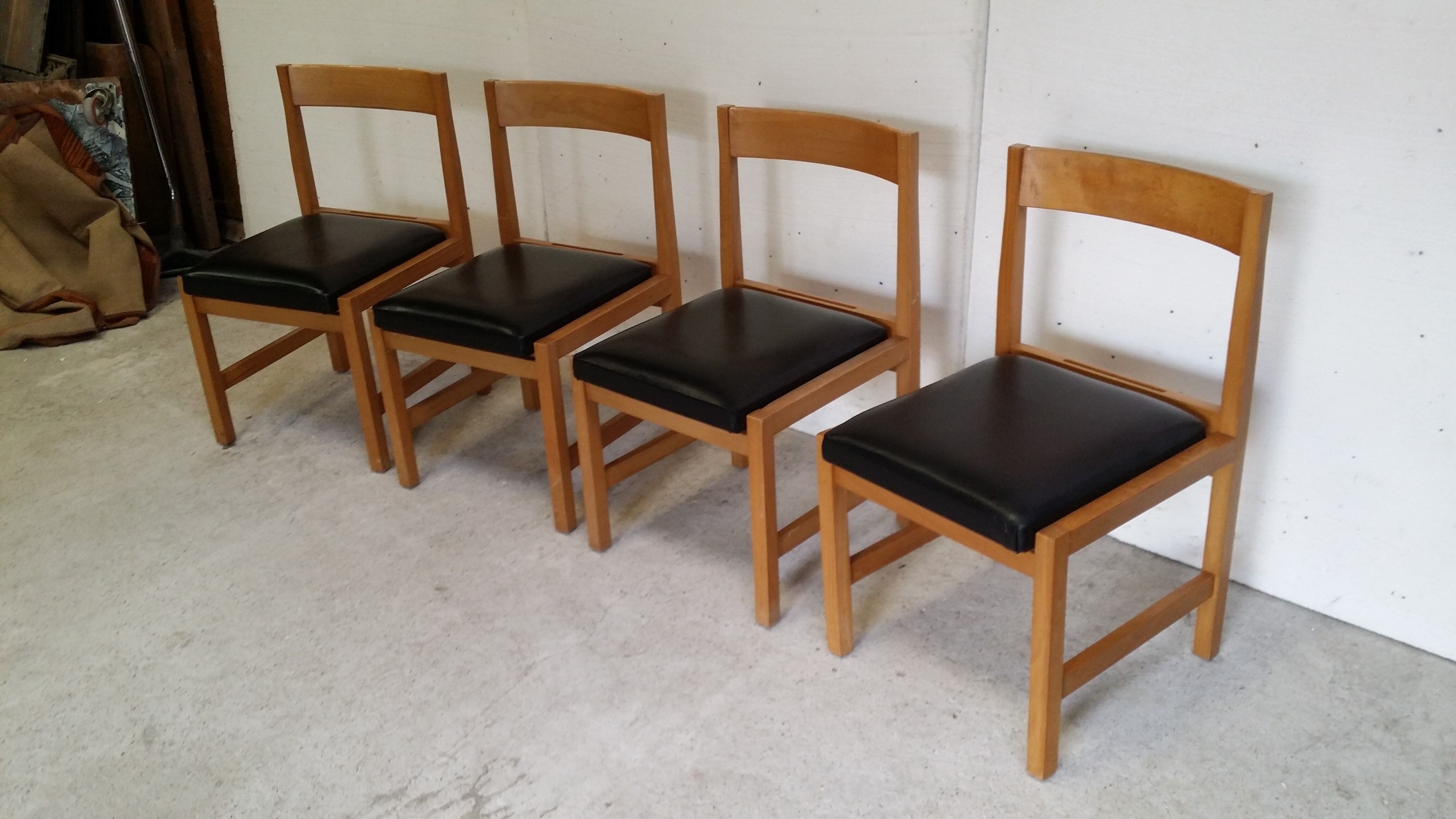 Lot of four chairs