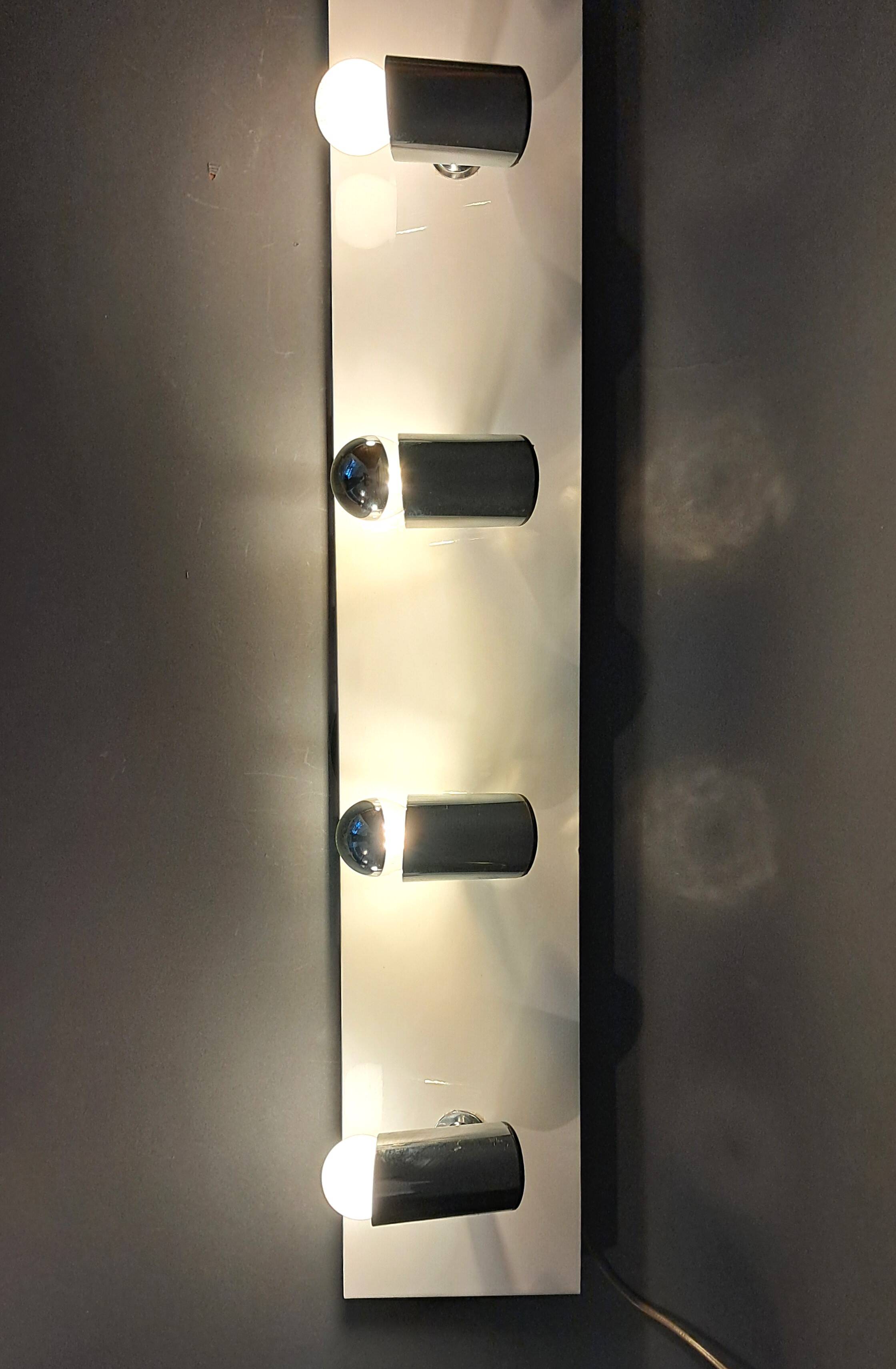 Targetti Sankey spotlights on white lacquered wooden ramp