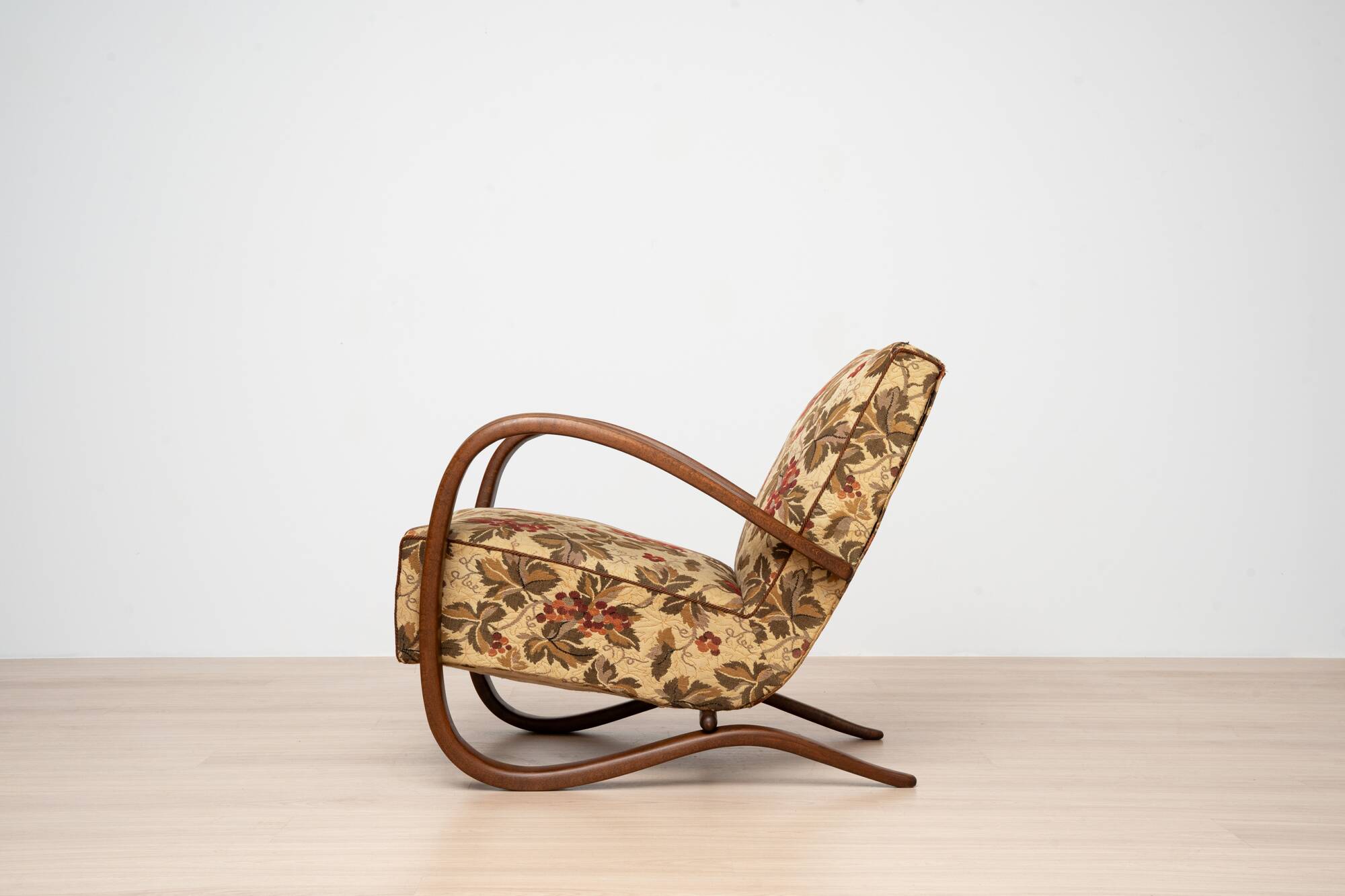 Pair of Art Deco H269 Lounge Chairs by Jindřich Halabala, Czechoslovakia