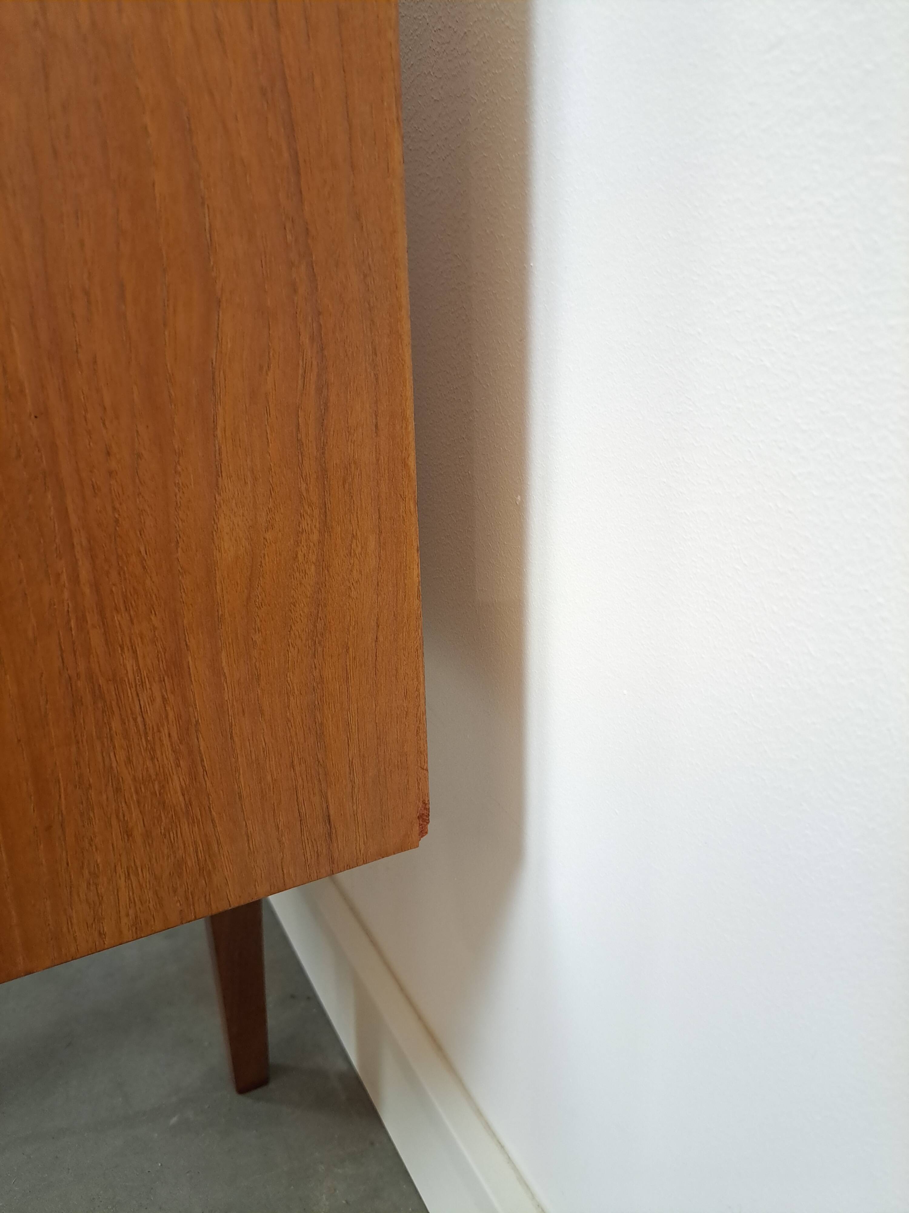 Dressoir avec de grandes capacités en lades vintage