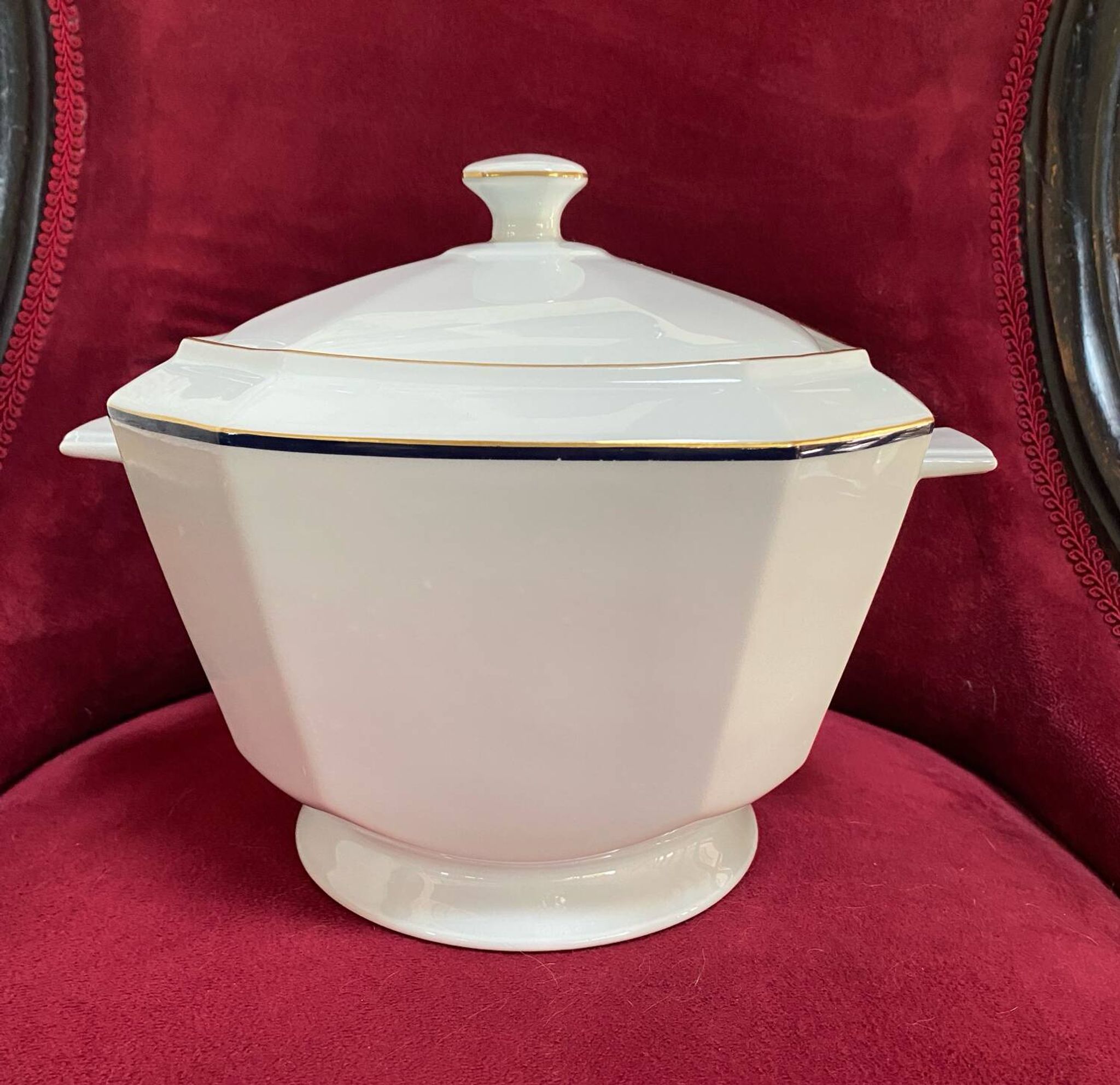 Art Deco style porcelain soup tureen
