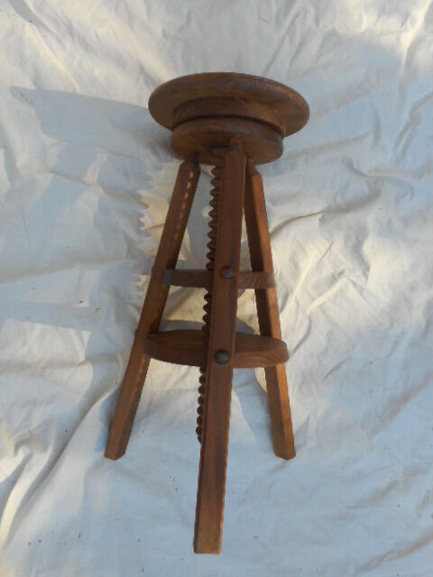 Shop stool with screw