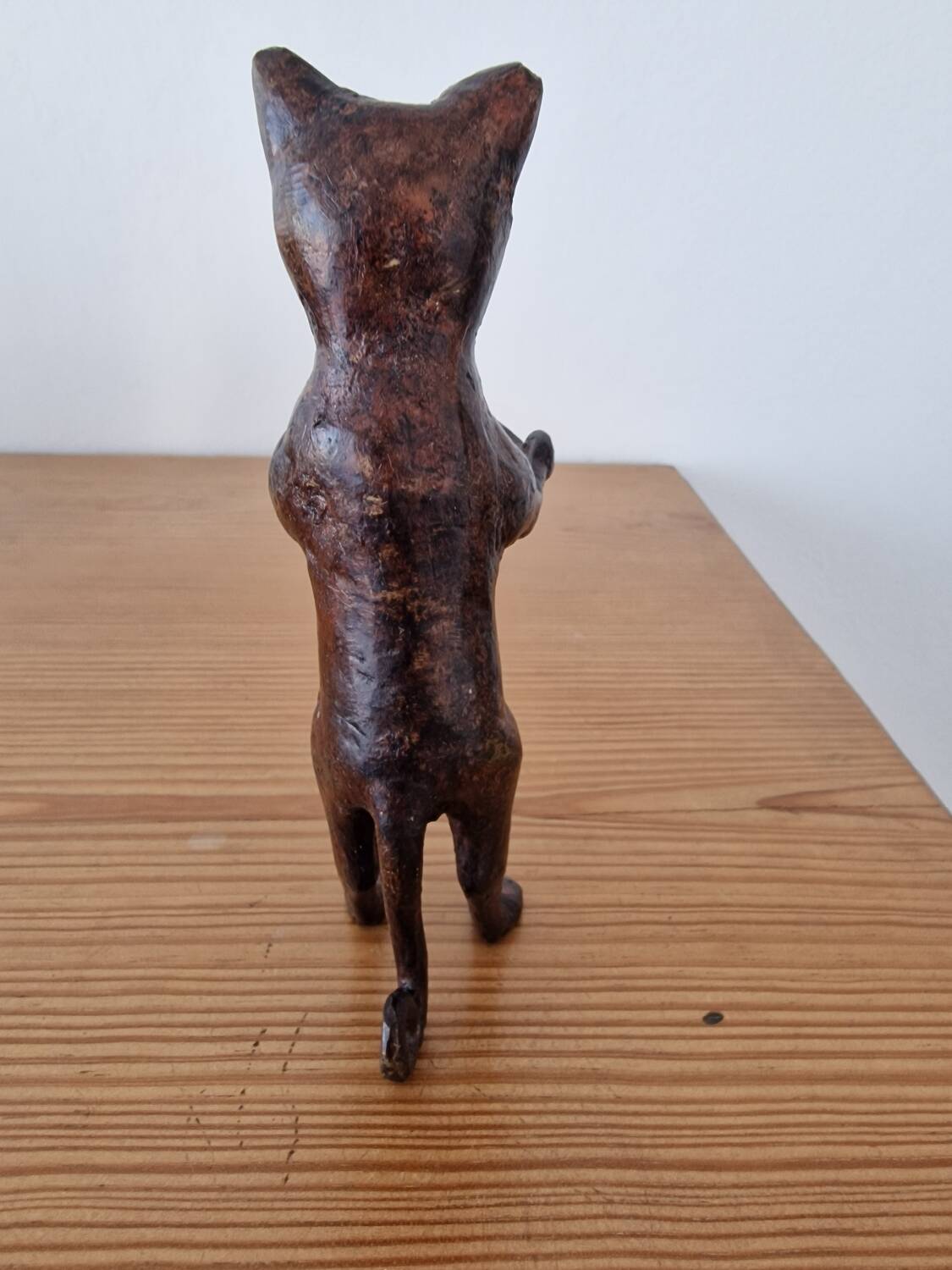 Bronze cat empty pockets