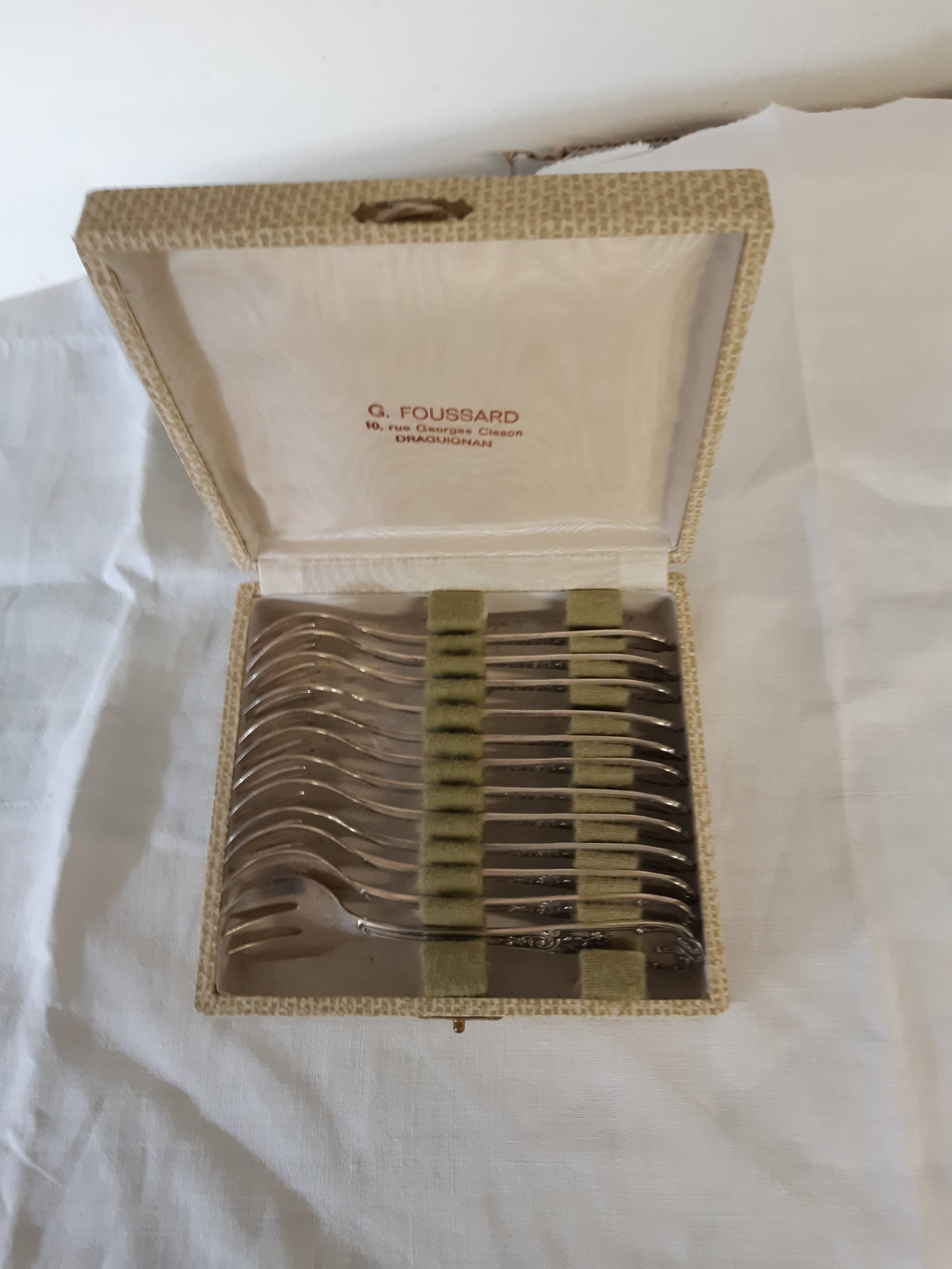 12 silver metal oyster forks