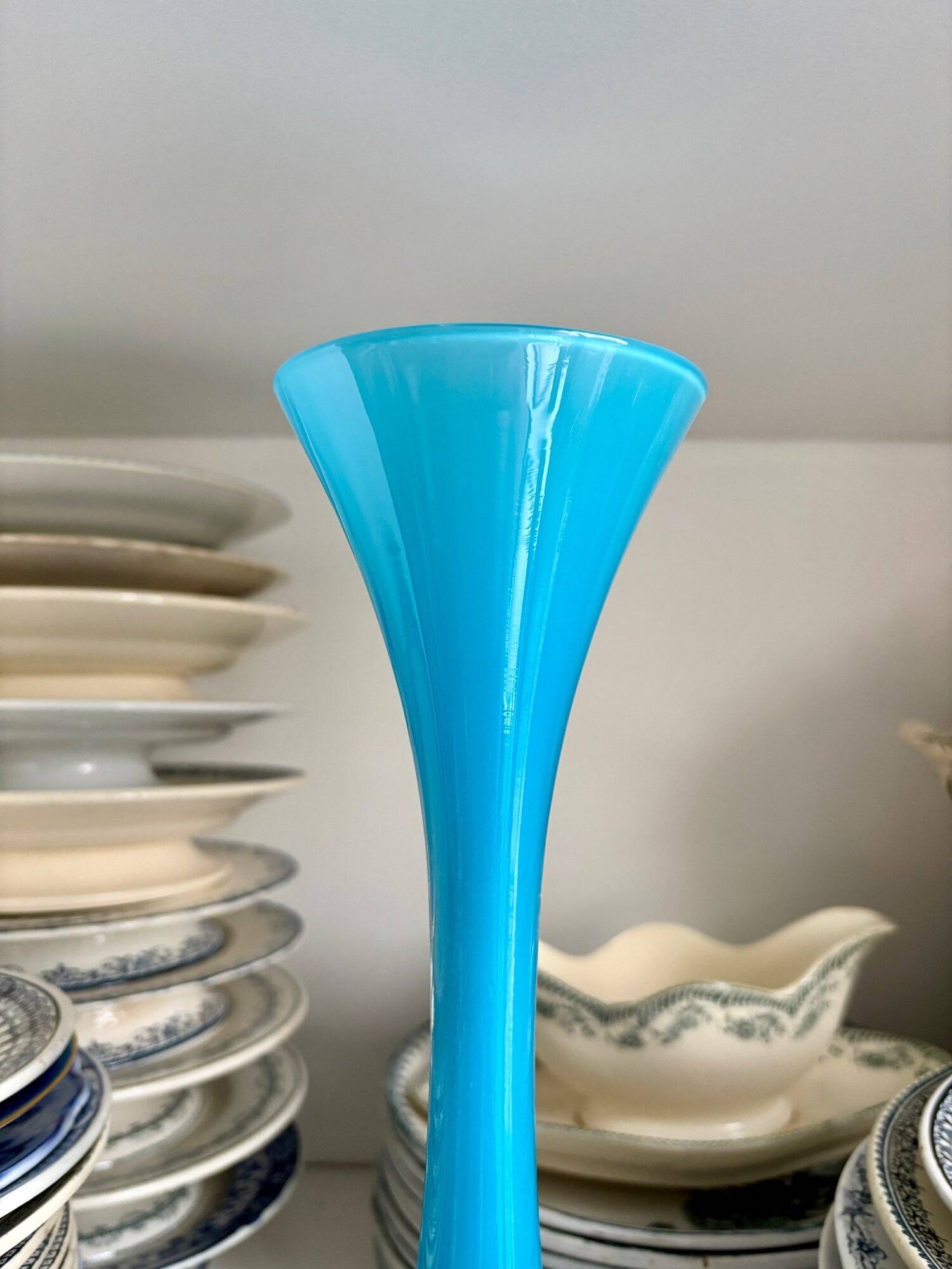 Vase, soliflore in blue and white opaline