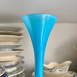 Vase, soliflore en opaline bleue et blanche