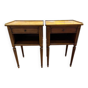 Paire de tables de chevets de style Louis XVI