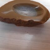 Empty stone pocket