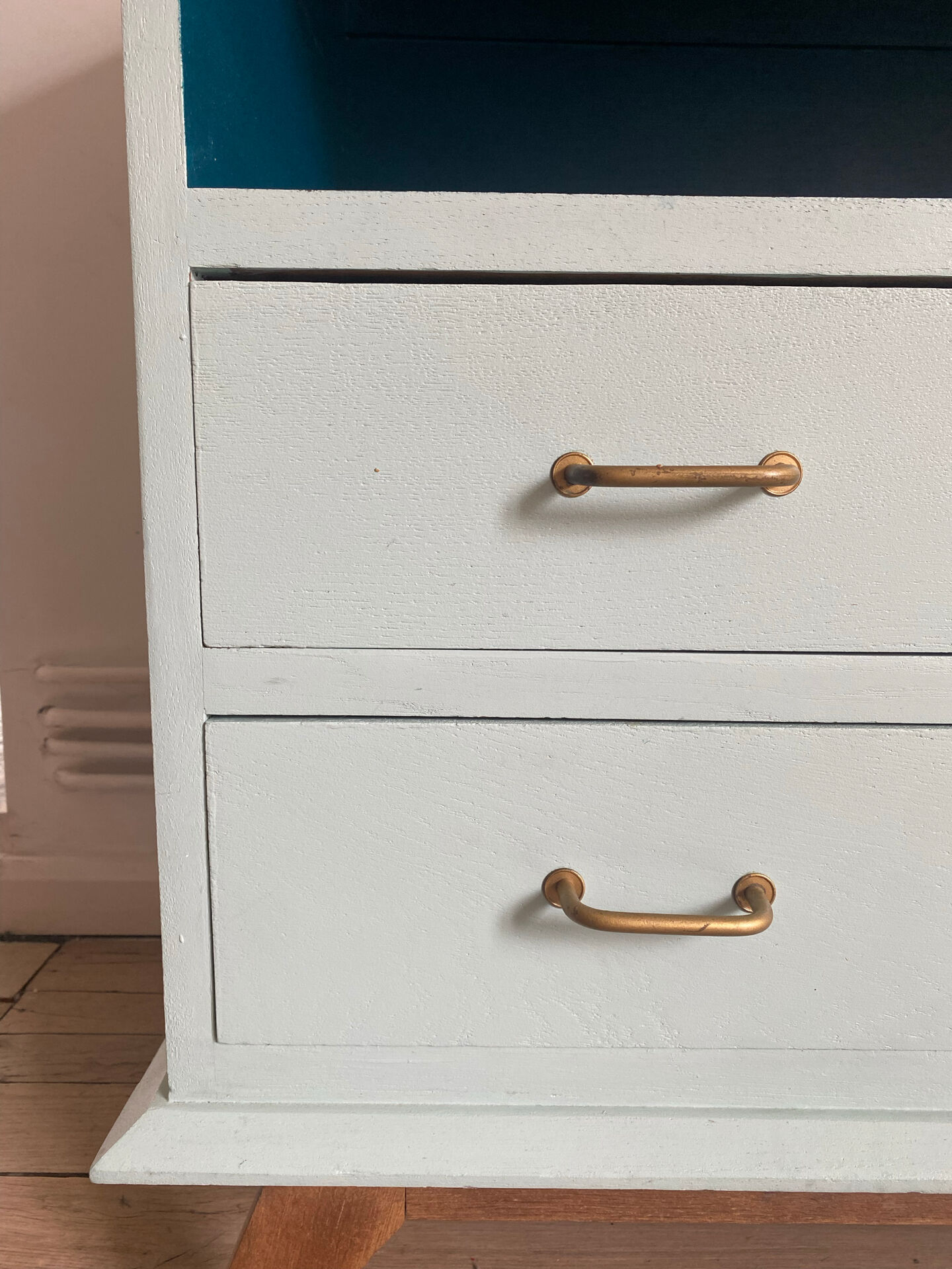 Vintage commode with tapered legs
