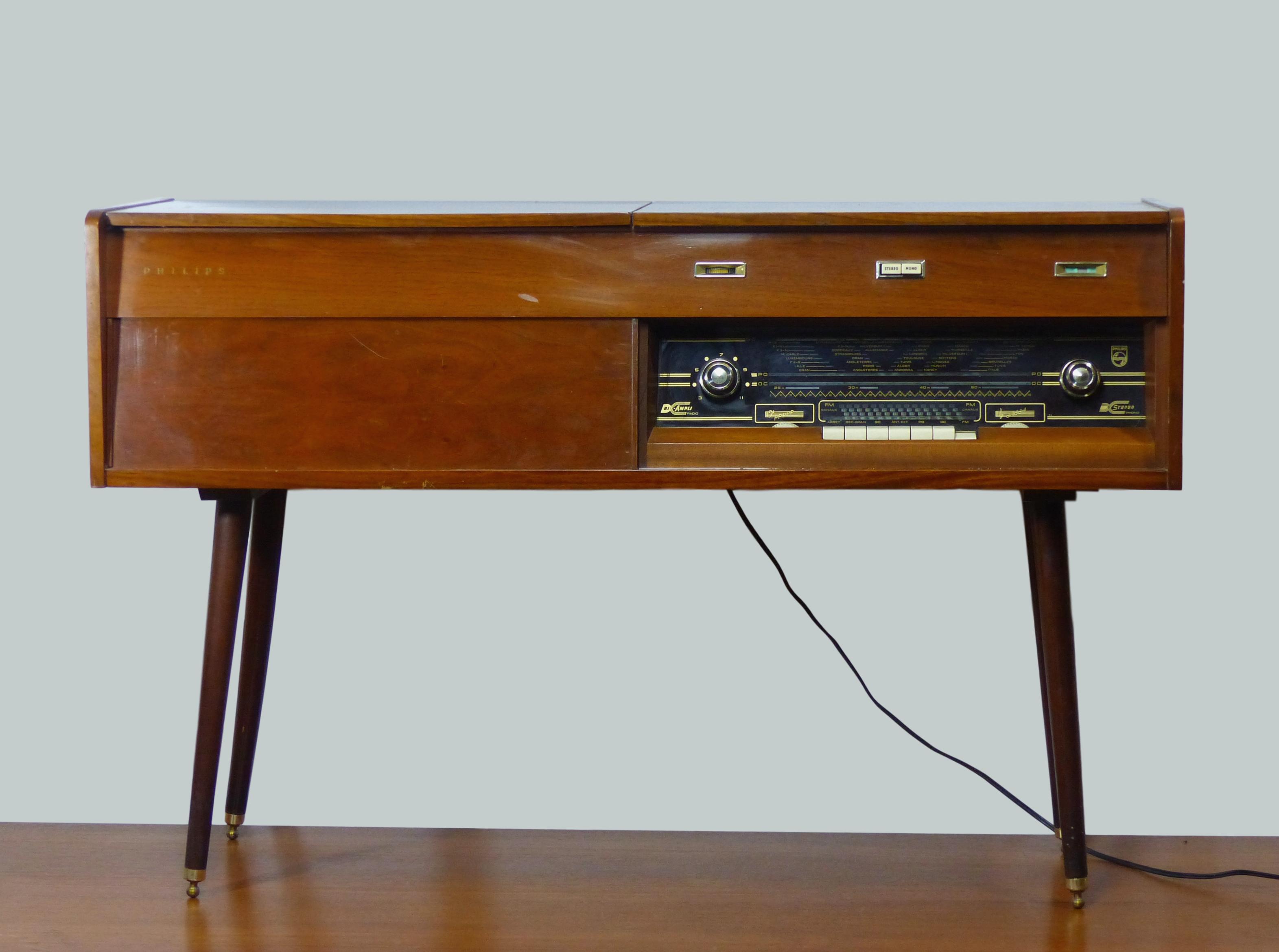 Sideboard with Philips Hifi system