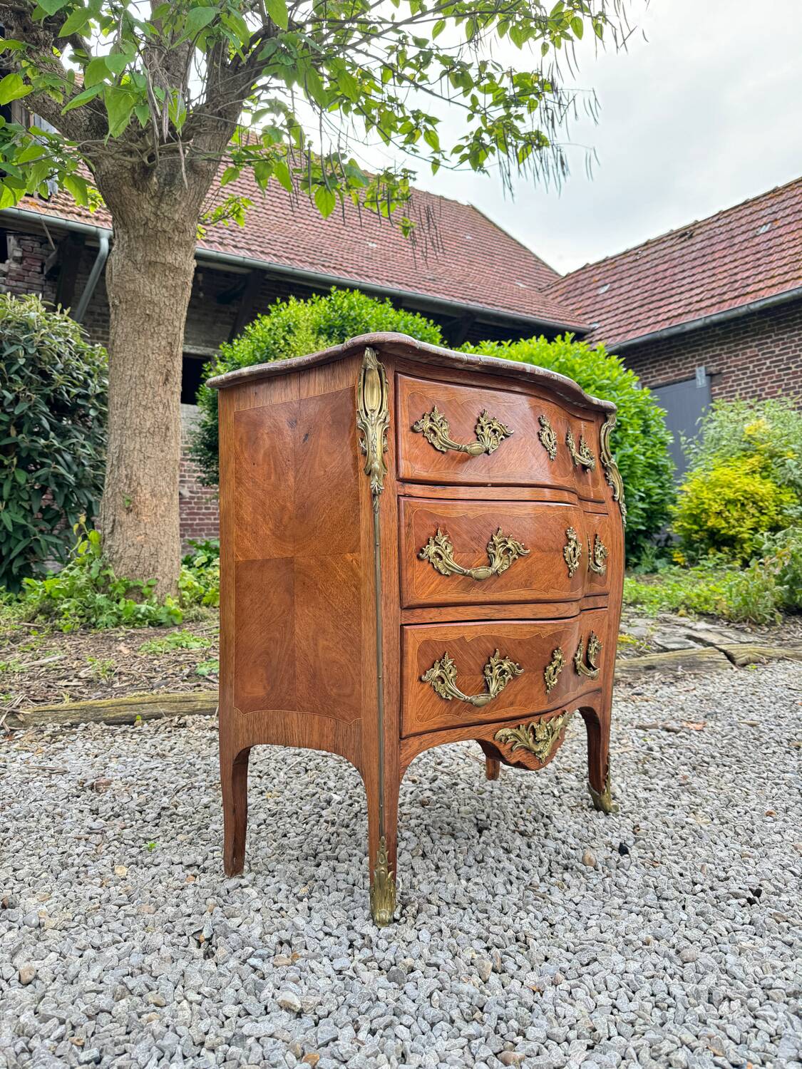 Curved chest of drawers in Louis XV style marquetry, 19th century