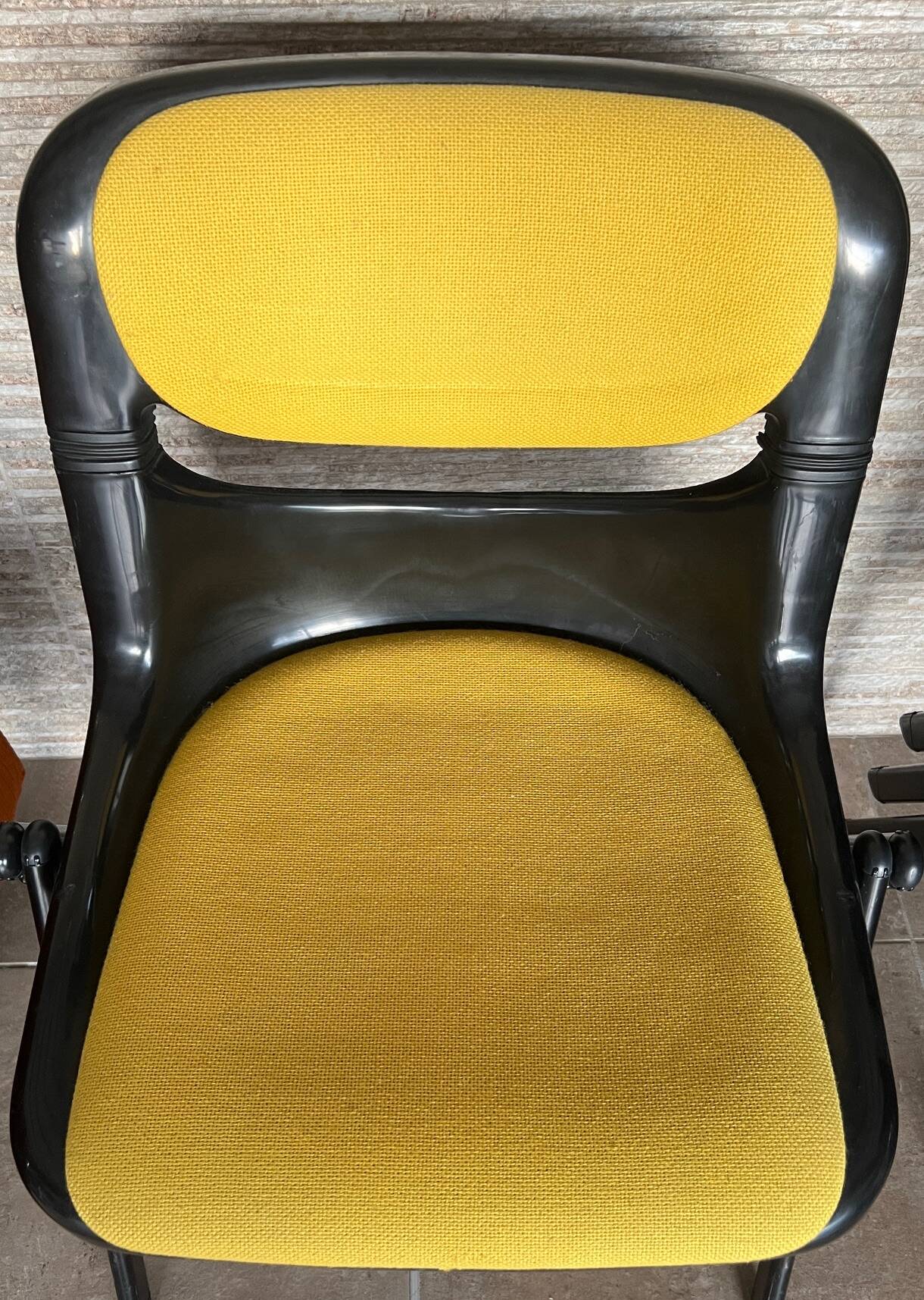 6 back chairs Emilio Ambasz & Giancarlo Peretti, yellow armchair
