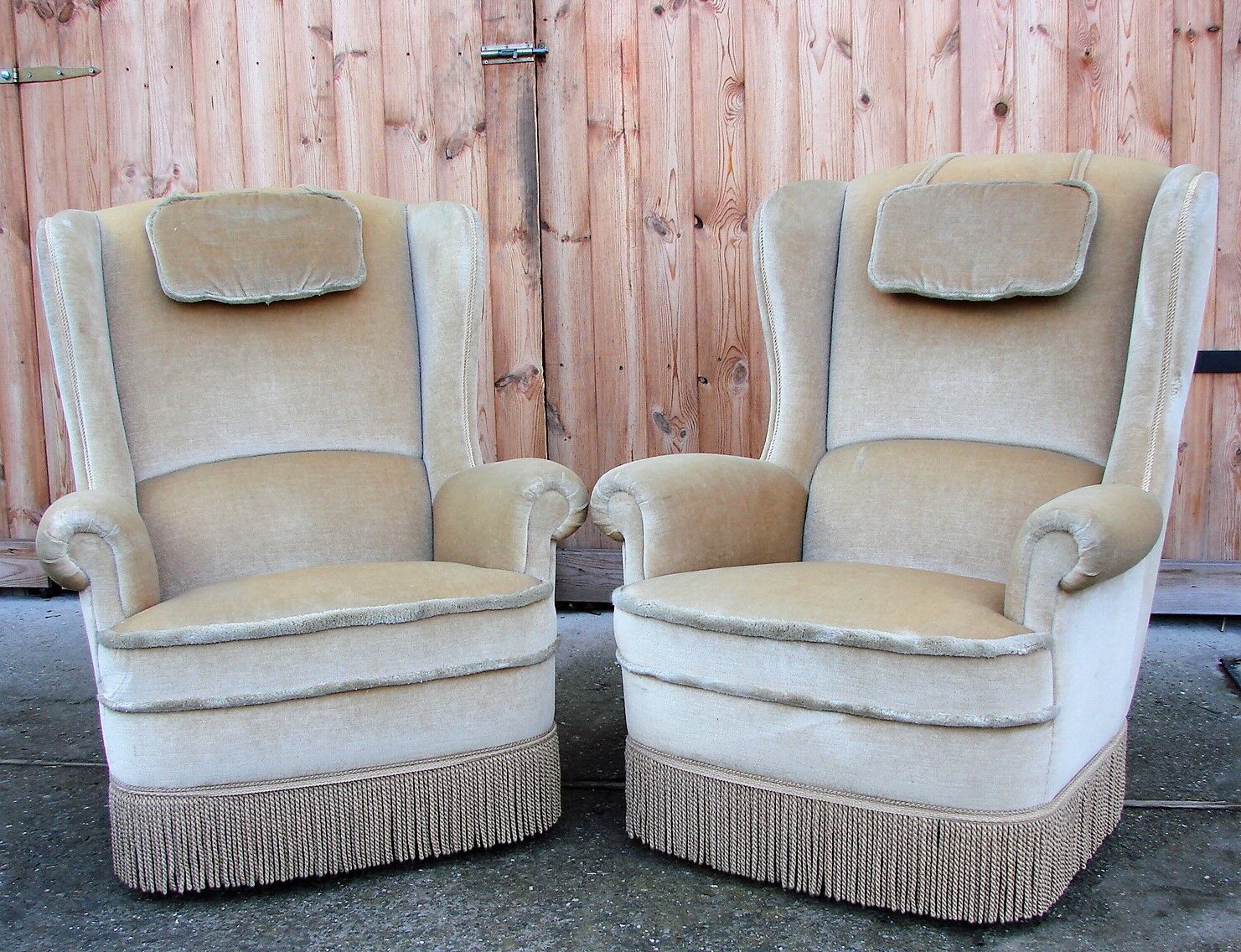 A pair of uszak armchairs, 70’s