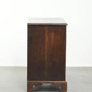 Commode en chêne anglais antique de la fin du XVIIIe siècle.