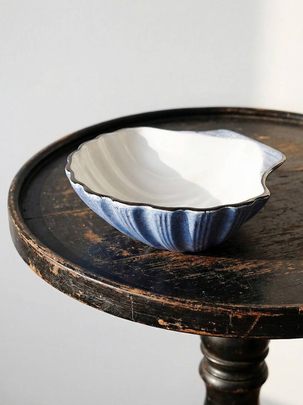 Large shell-shaped ceramic trinket dish, vintage 80s Christian Dior.