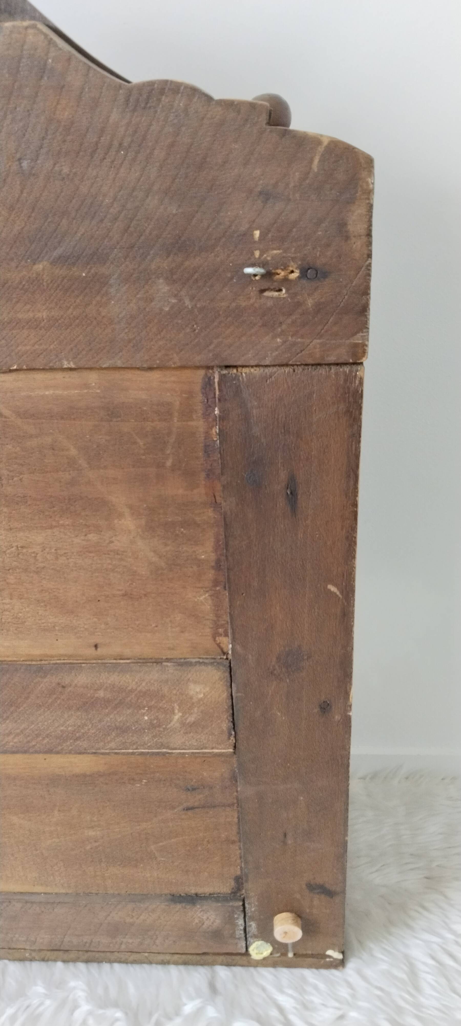 Etagère vaisselier en bois ciré , Saint Hubert