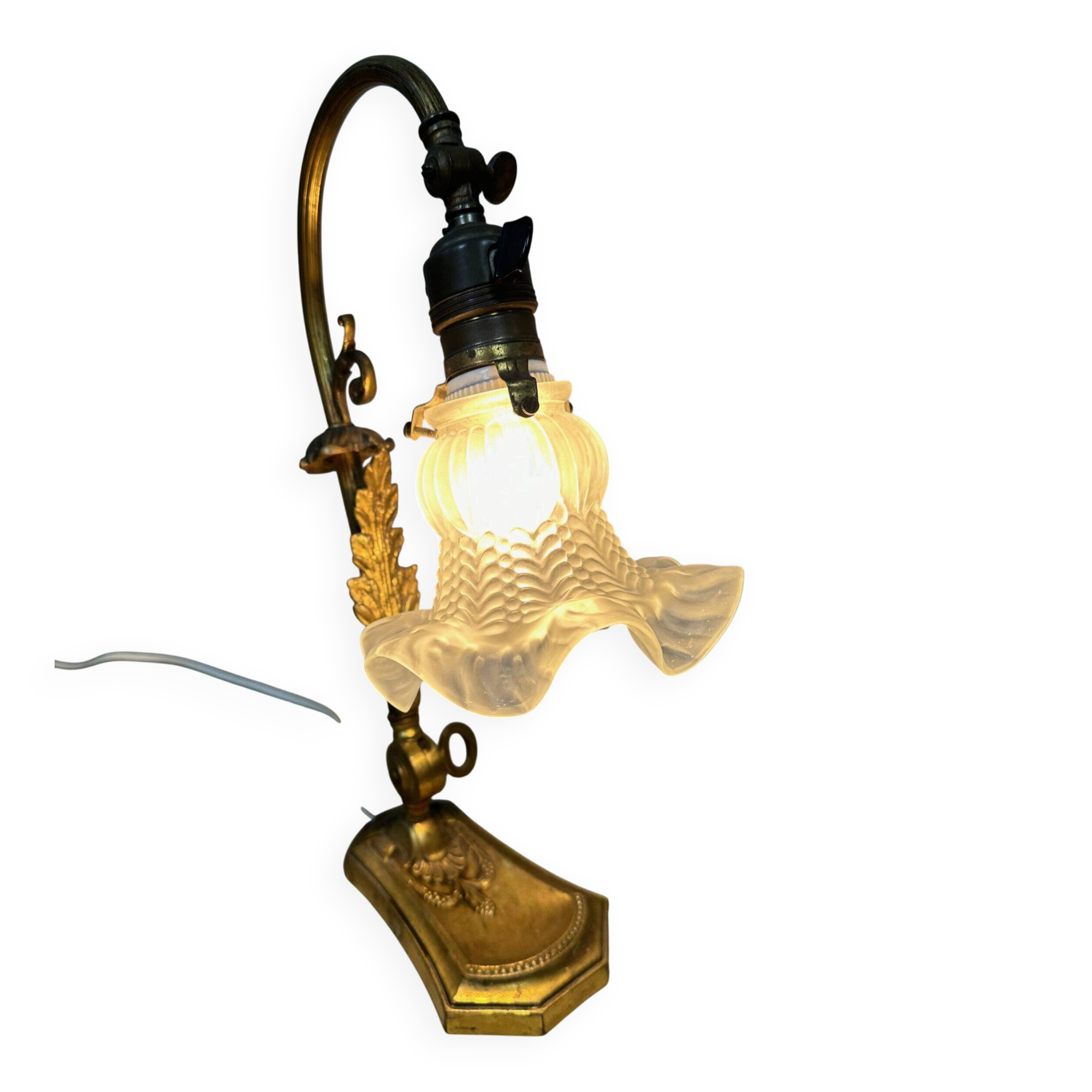Art nouveau table lamp – flower