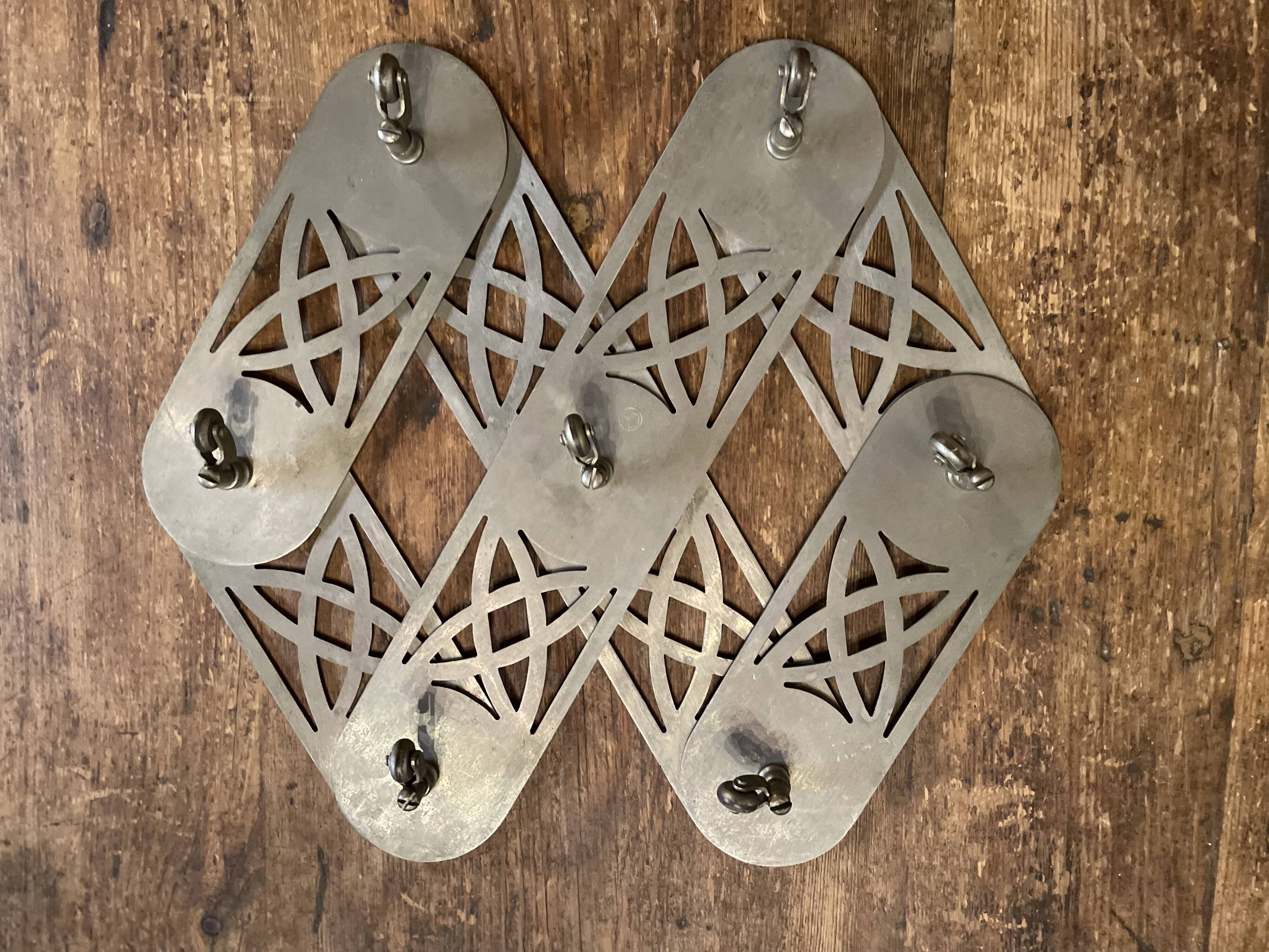 Flat underside accordion with wheels 1930