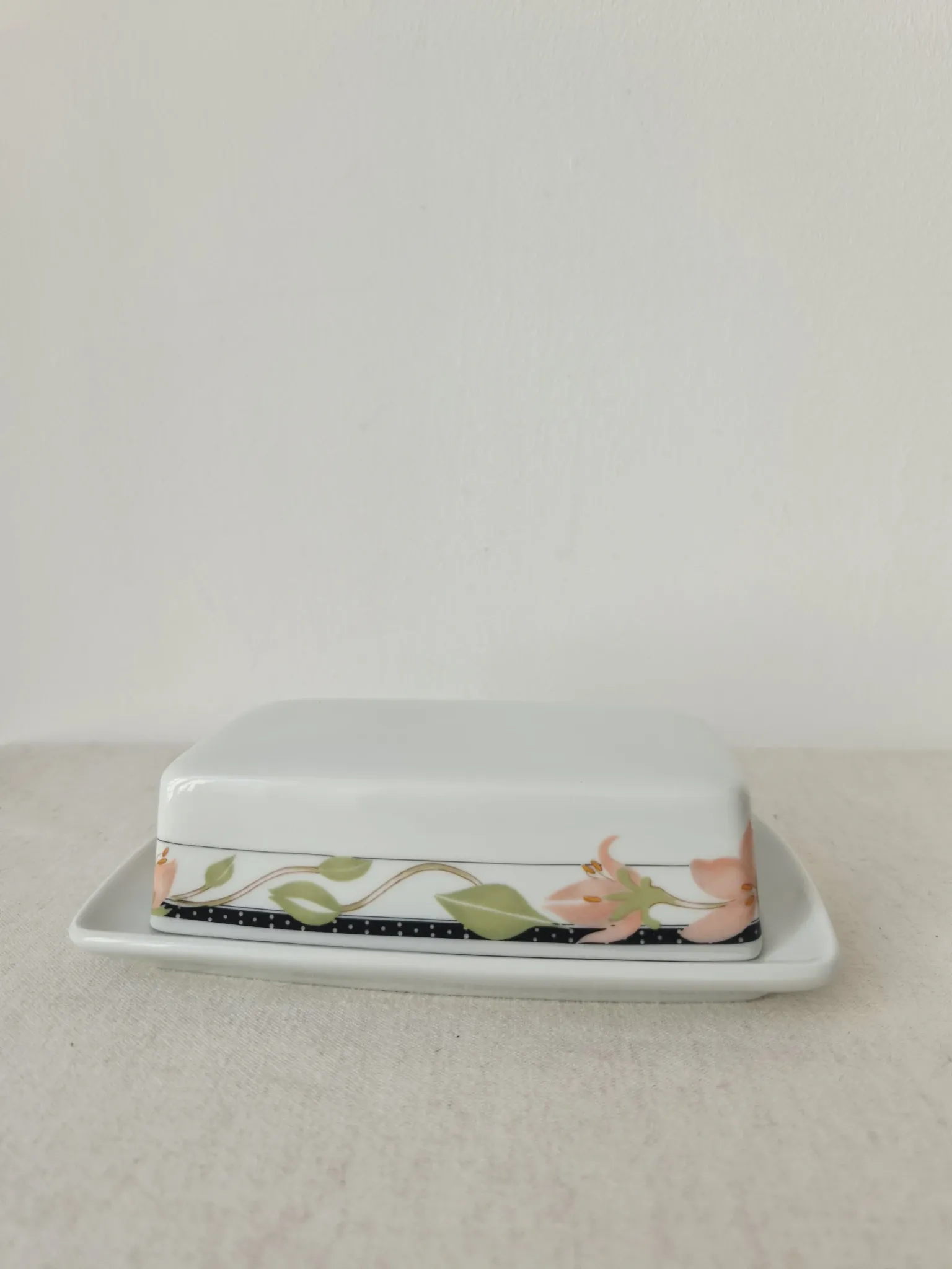 Vintage porcelain butter dish Apilco "Louisiane" - Yves Deshoulieres