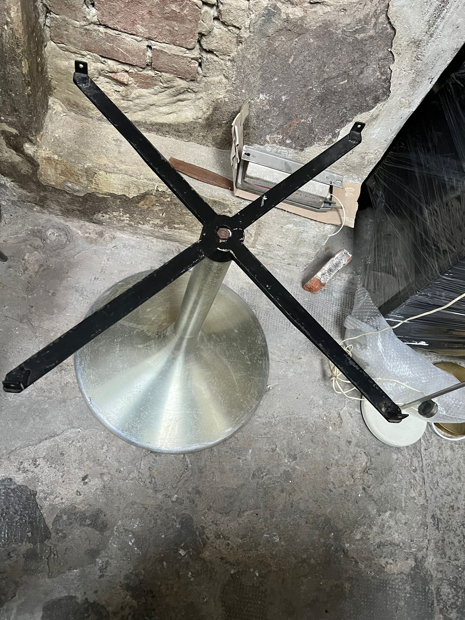 Table à manger en aluminium et bois Italie, 70