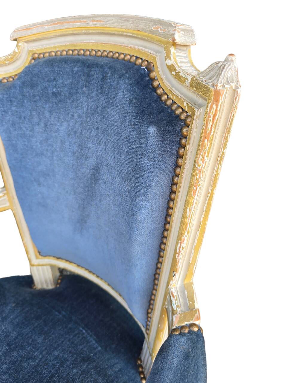 Living room with daybed and two armchairs