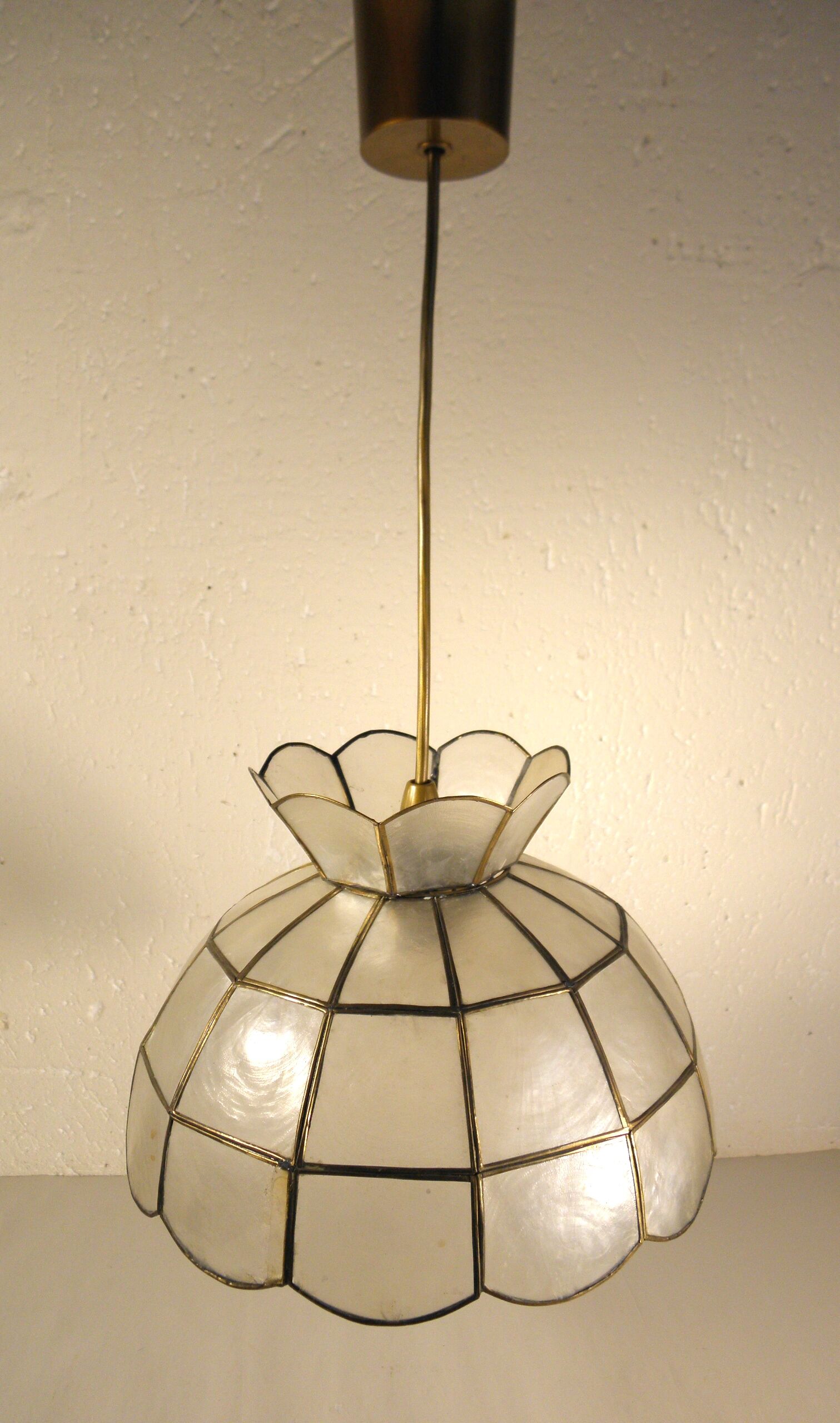 Mother-of-pearl and brass suspension 1970