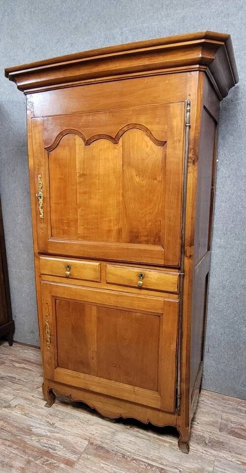 Meuble dit "homme debout" époque louis XV en merisier vers 1750