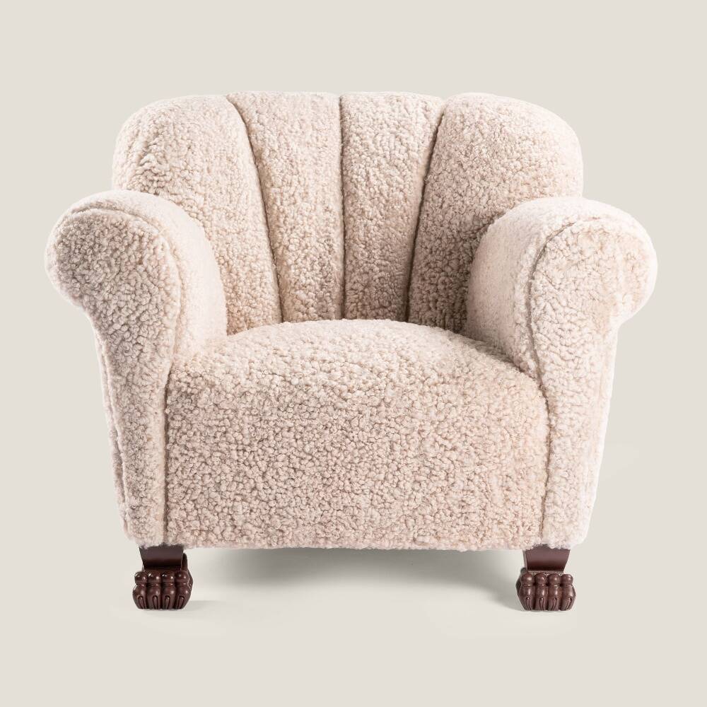 Lounge chair with lion claw feet