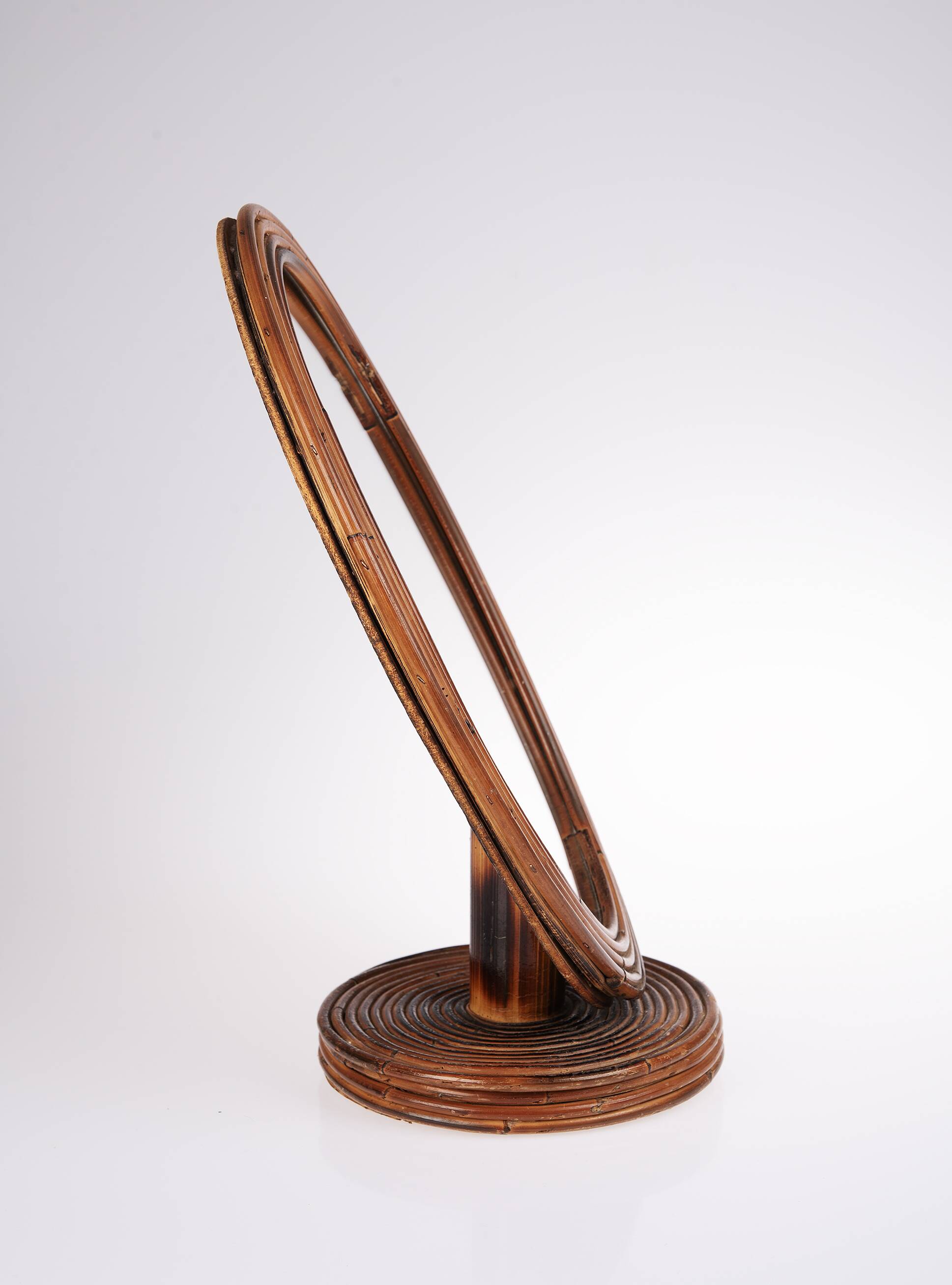 Rattan mirror to stand