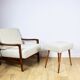 Fauteuil vintage en bois marron, design en bouclée beige ivoire par Z. Bączyk - 2 pièces disponibles.