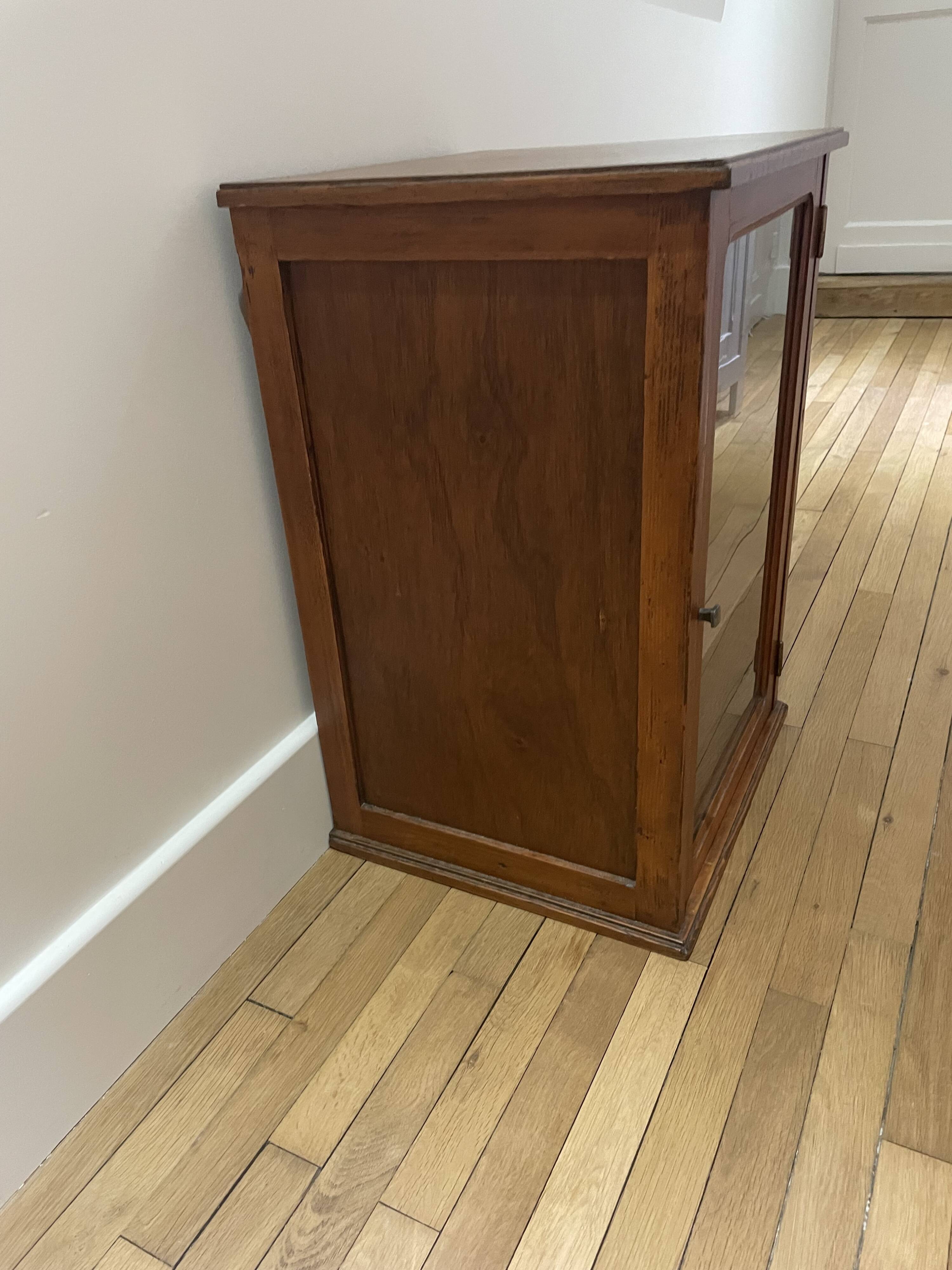 Vitrine vintage en bois 260319