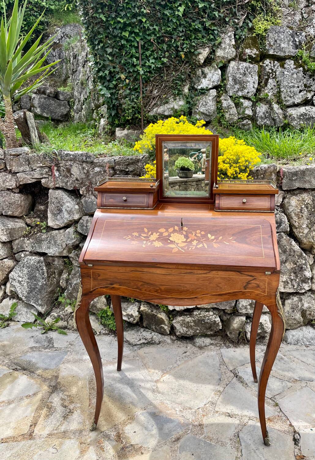 Petit bureau de Dame de style Louis XV époque XIXeme siècle