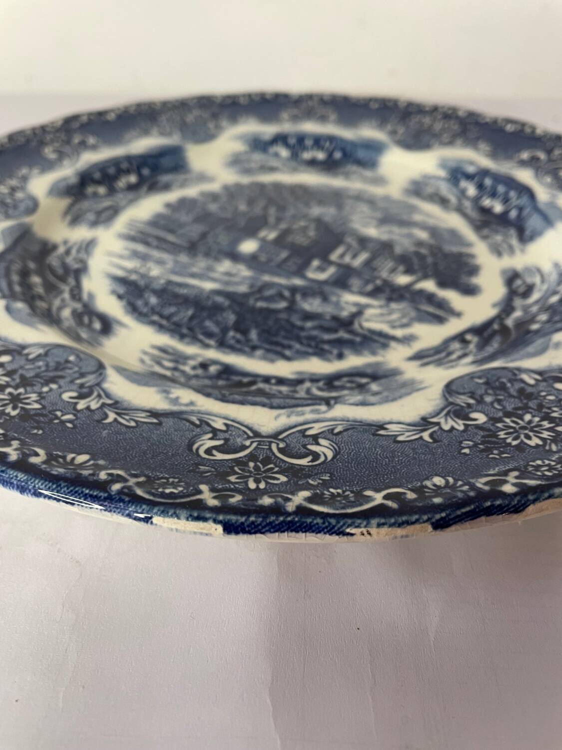 English Country Inns Grindley Plate