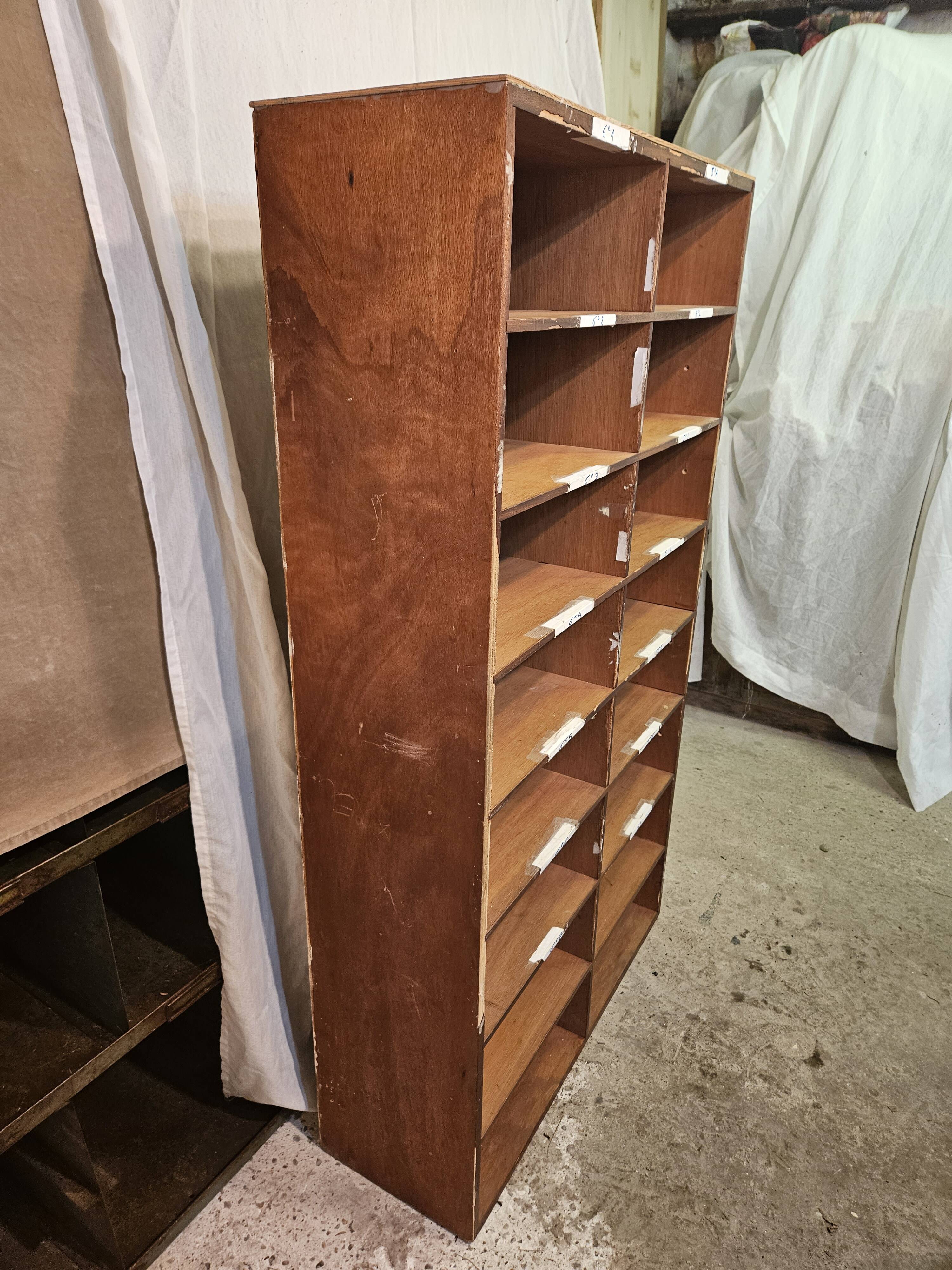 Meuble casier en bois 1960