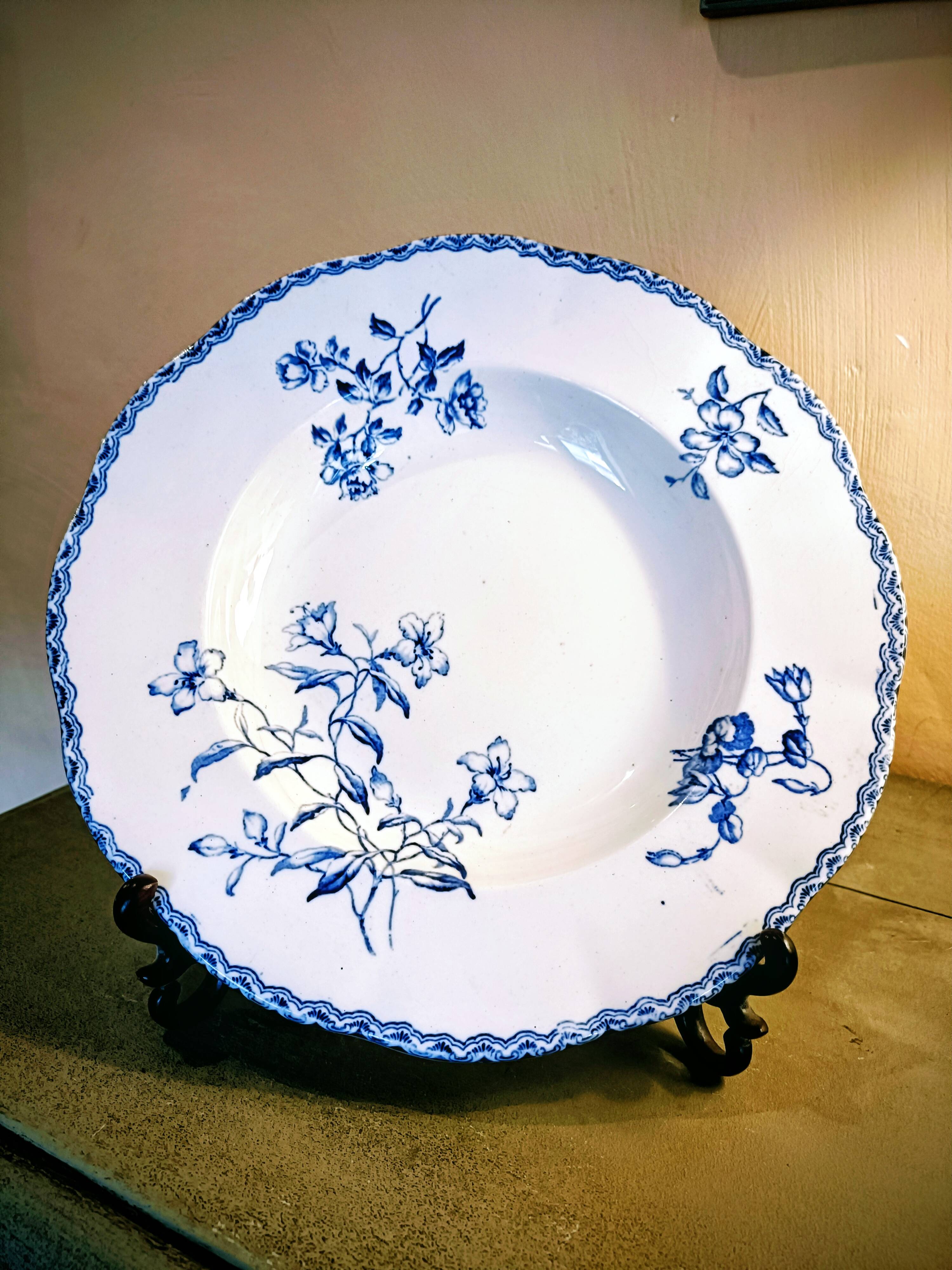 Shallow dish in ironstone