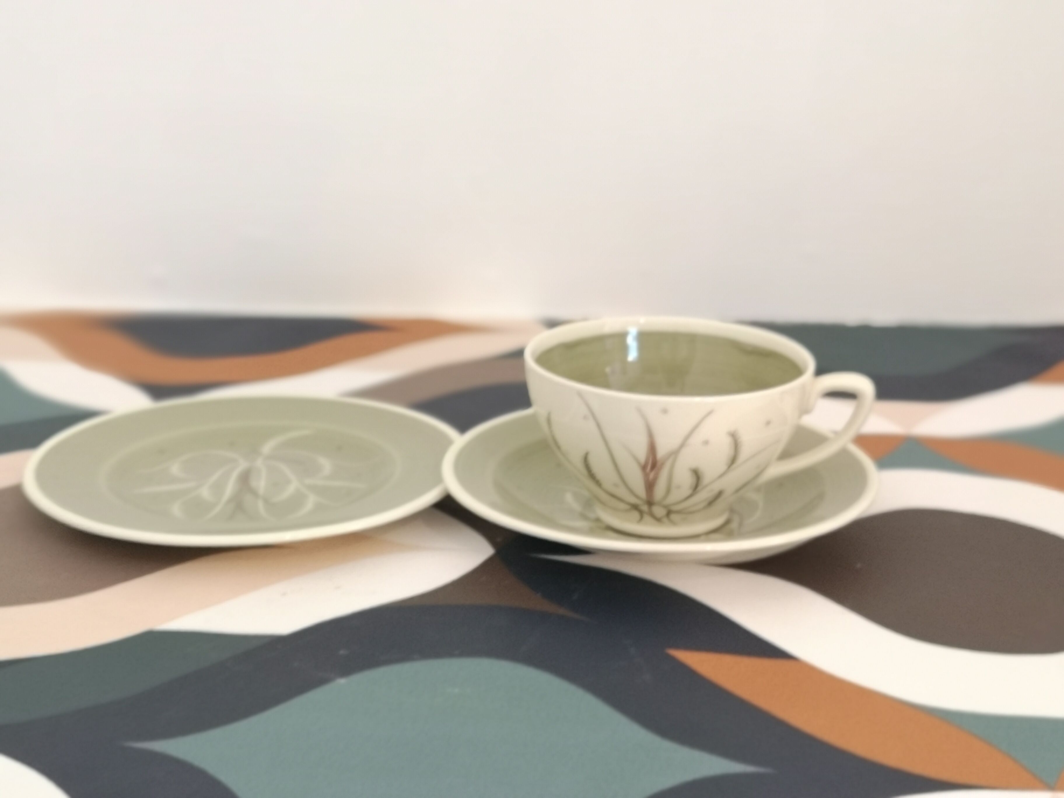 Tasse à thé signé Susie Cooper peint à la main