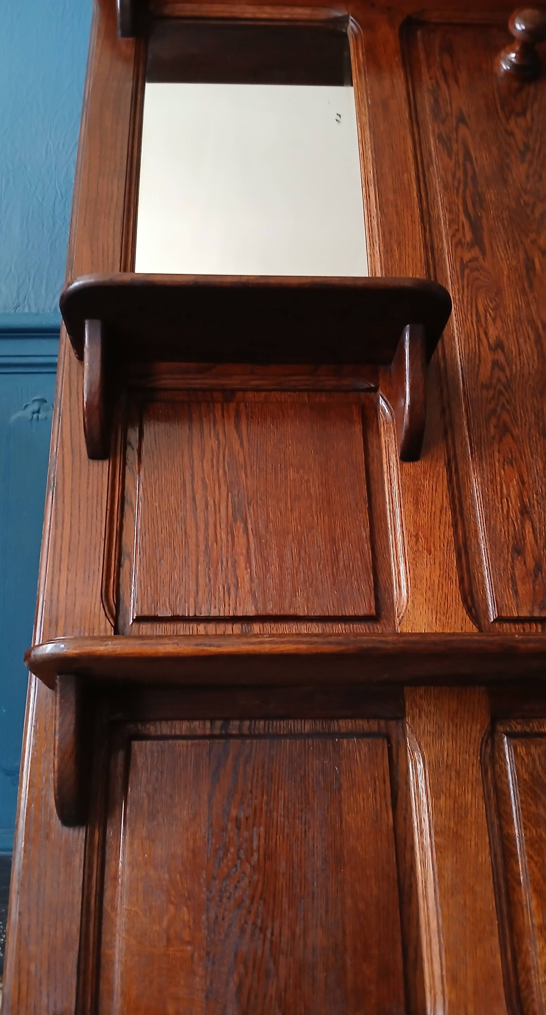Entrance hall wardrobe in solid oak, pegged, circa 1940.