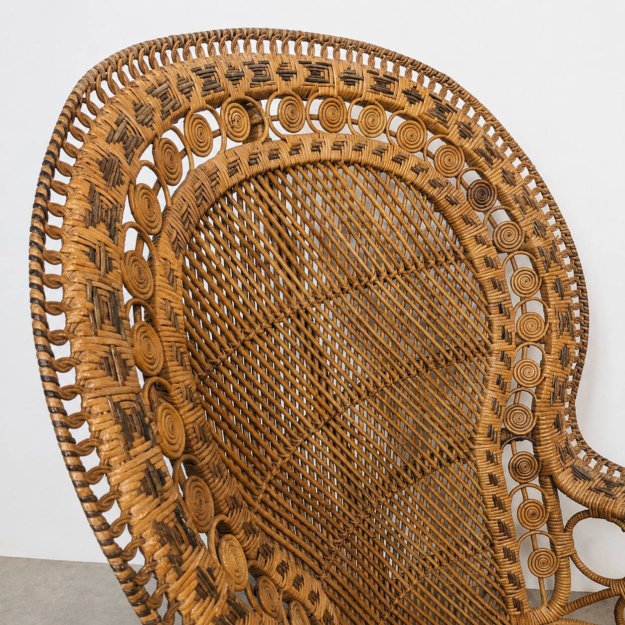 Fauteuil Paon vintage en rotin et osier — années 70