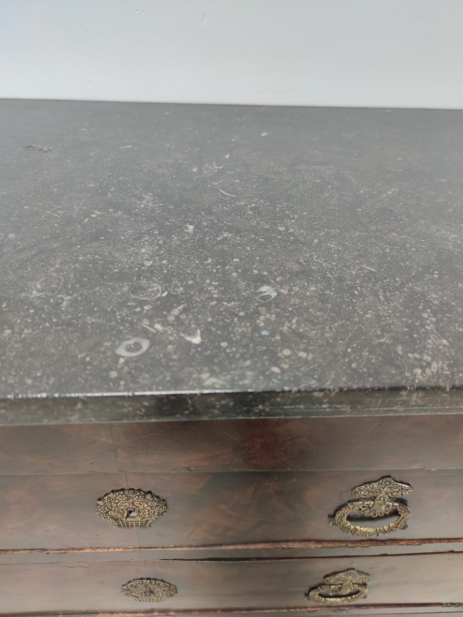 Chest of drawers in wood and gray marble with 4 drawers nineteenth century
