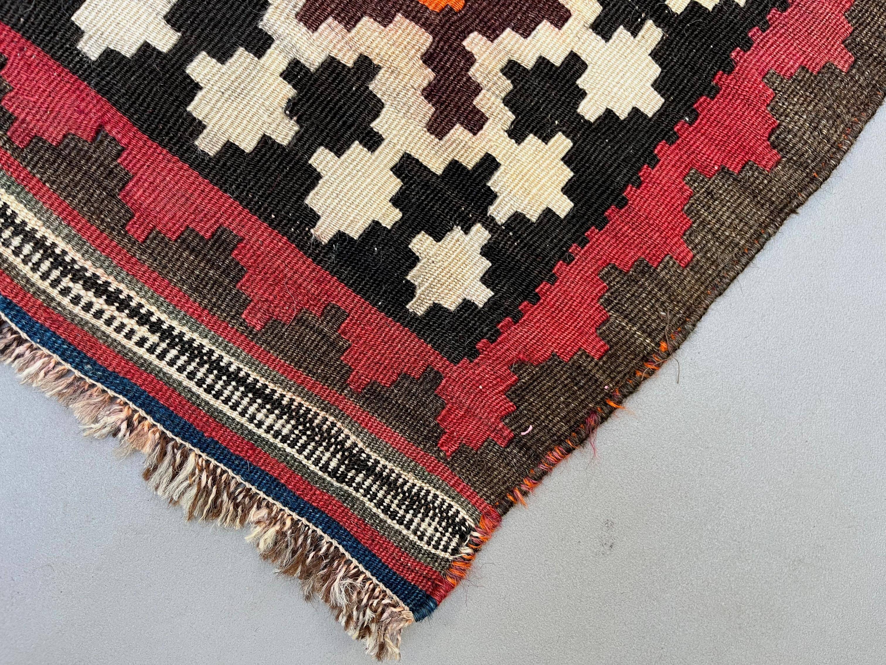 Vintage Persian Qasgai Kilim 270x163 cm Wool Kelim Rug Large Red, Black, Colorful