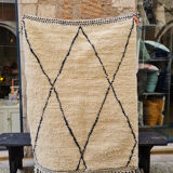 Berber wool carpet with black diamond 110x140cm