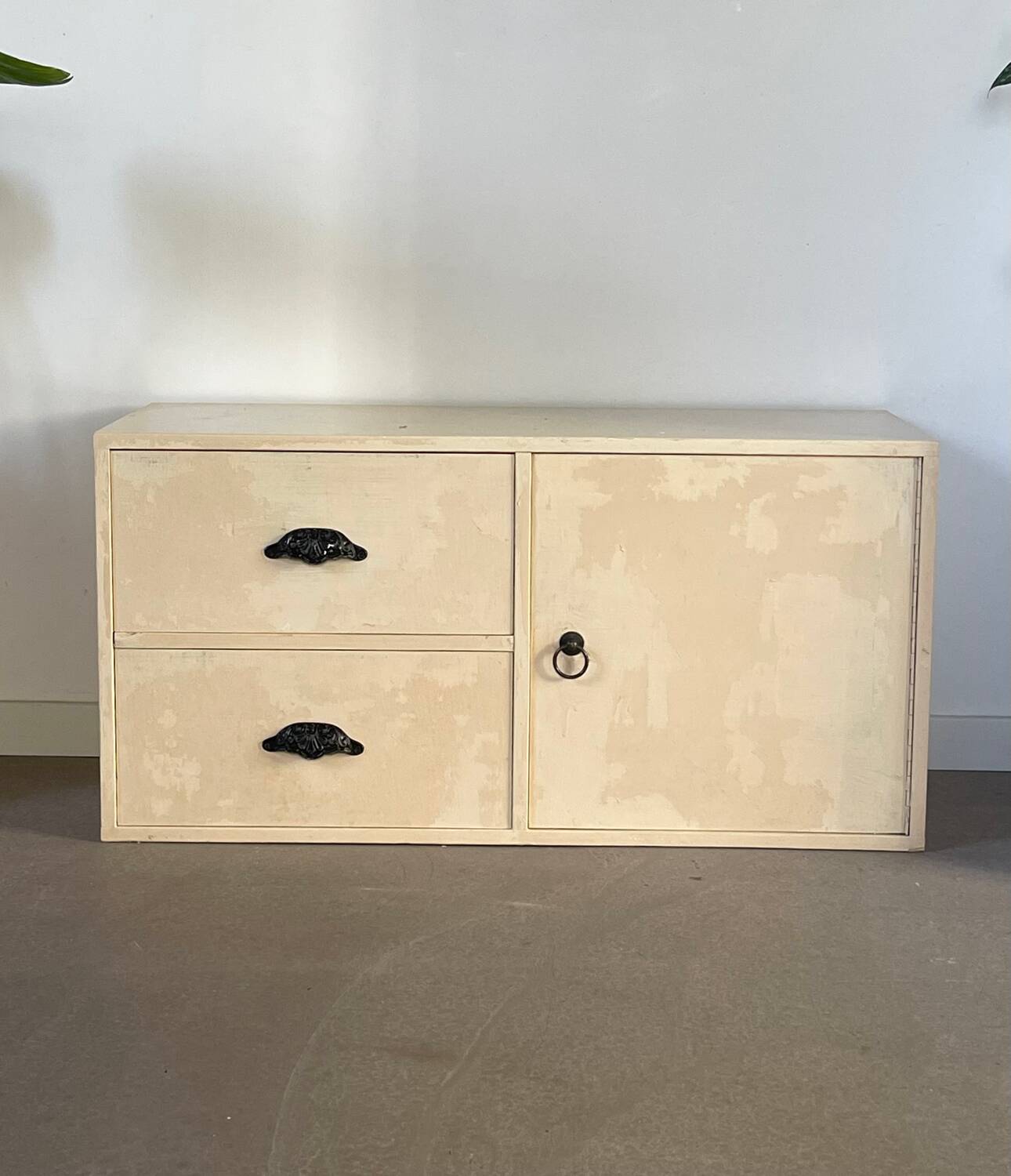 Beige workshop furniture