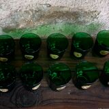 10 verres à whisky en verres vert et médaillon les rois de France byrrh dubonnet et thuir vintage