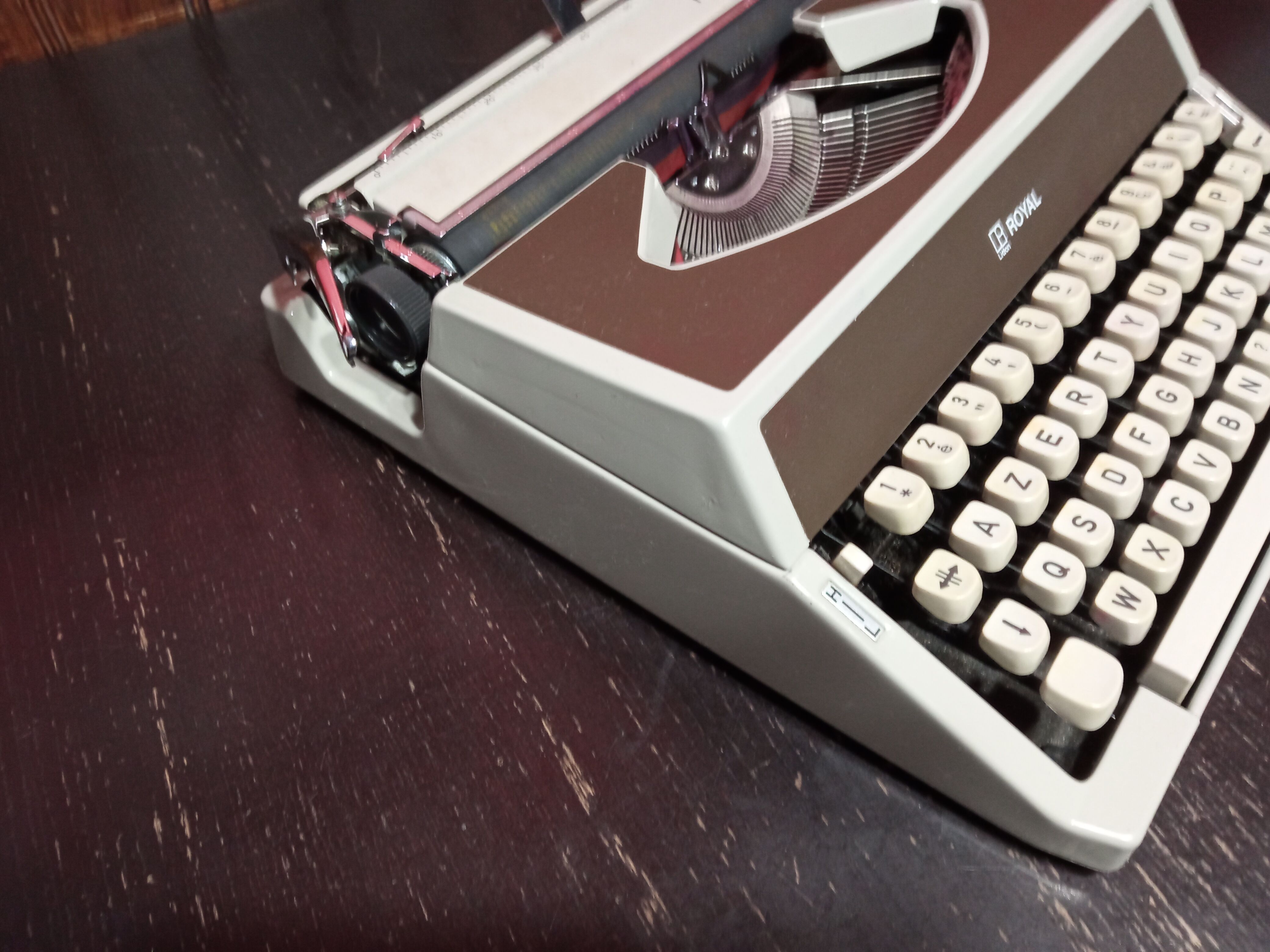 Royal 200 vintage typewriter