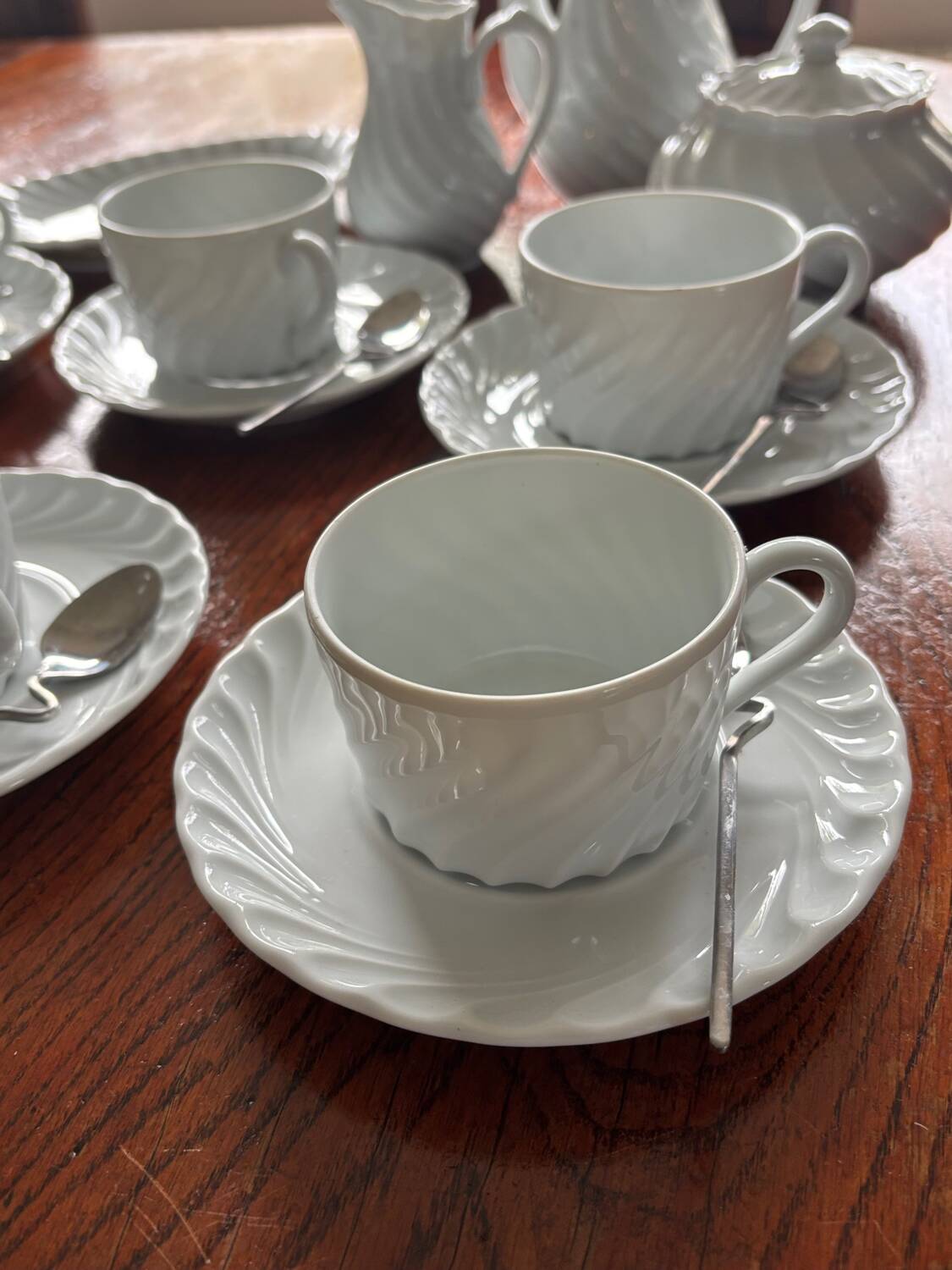 16-piece coffee service Haviland Limoges, excellent condition.