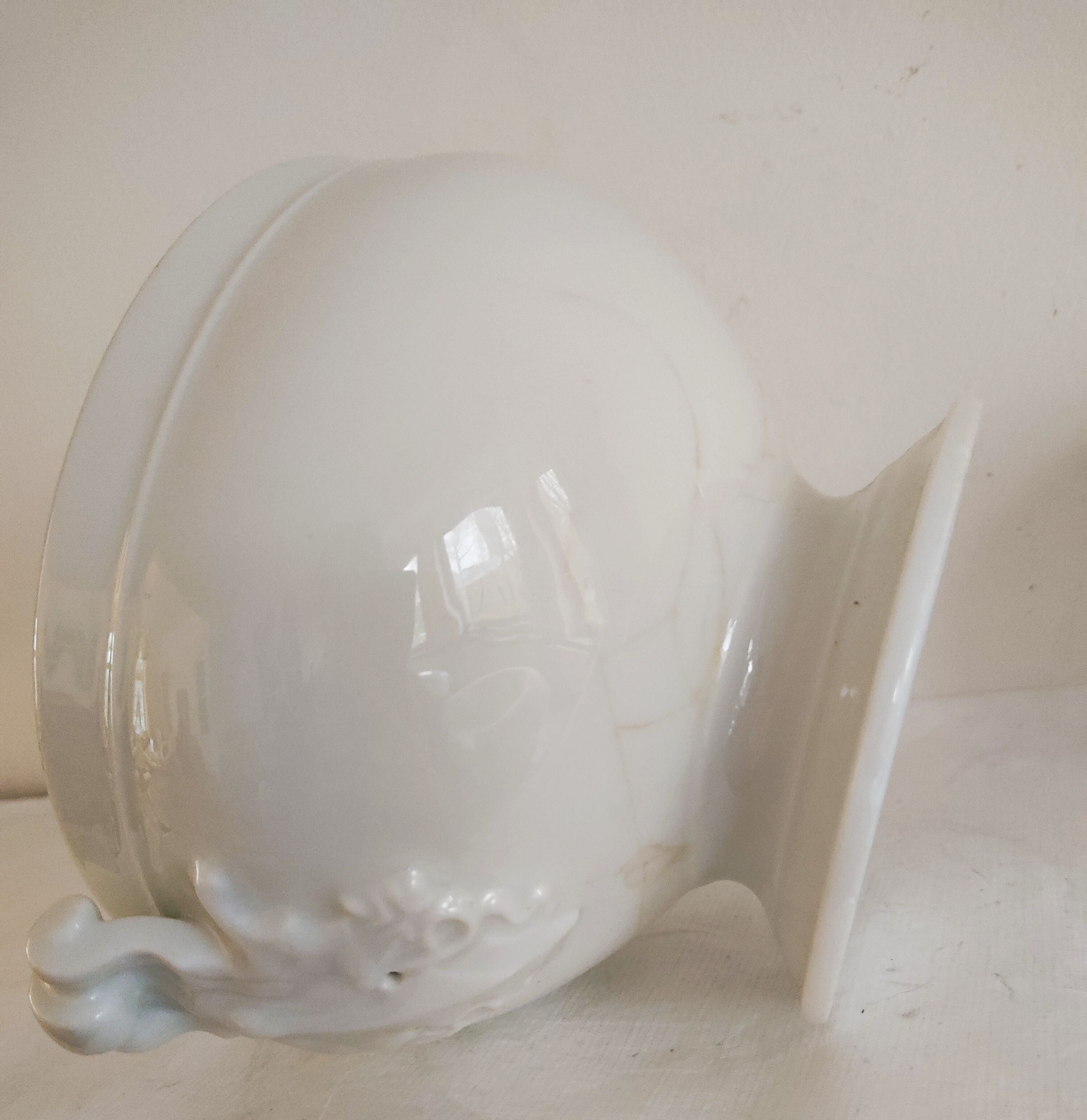 White porcelain soup kitchen, 19th century