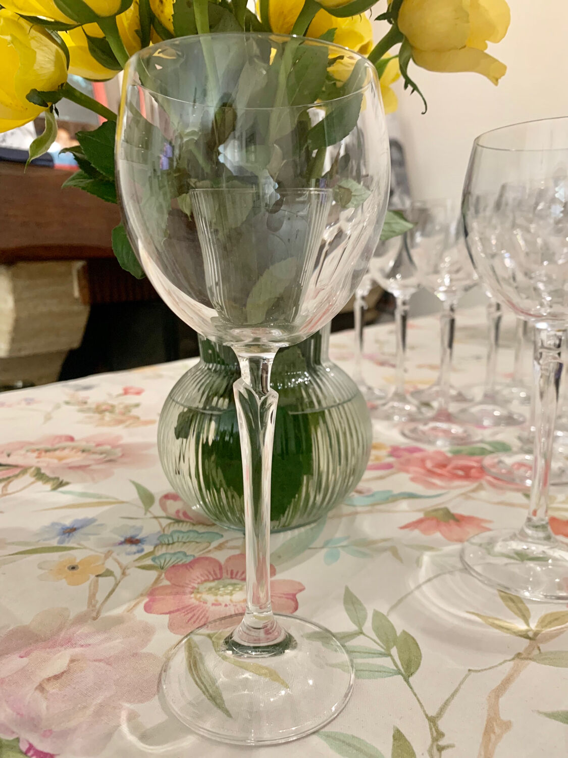 Crystal wine glasses (bud-shaped foot)