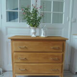 Commode vintage des années 60 à 3 tiroirs avec pieds compas.